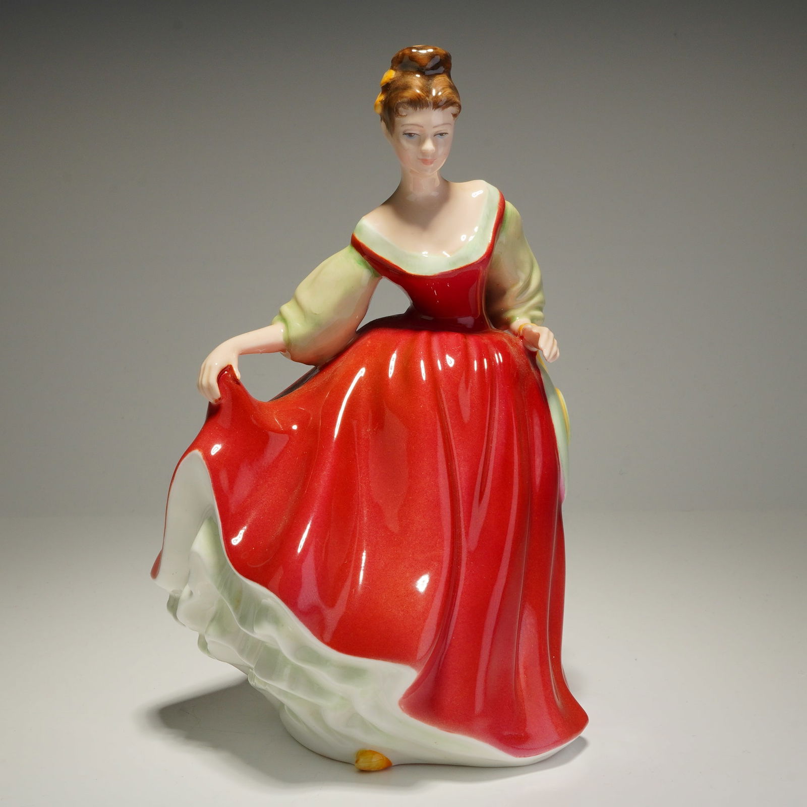 Royal Doulton Bone China Figurine, Fair Lady HN2832 (1 of 4)