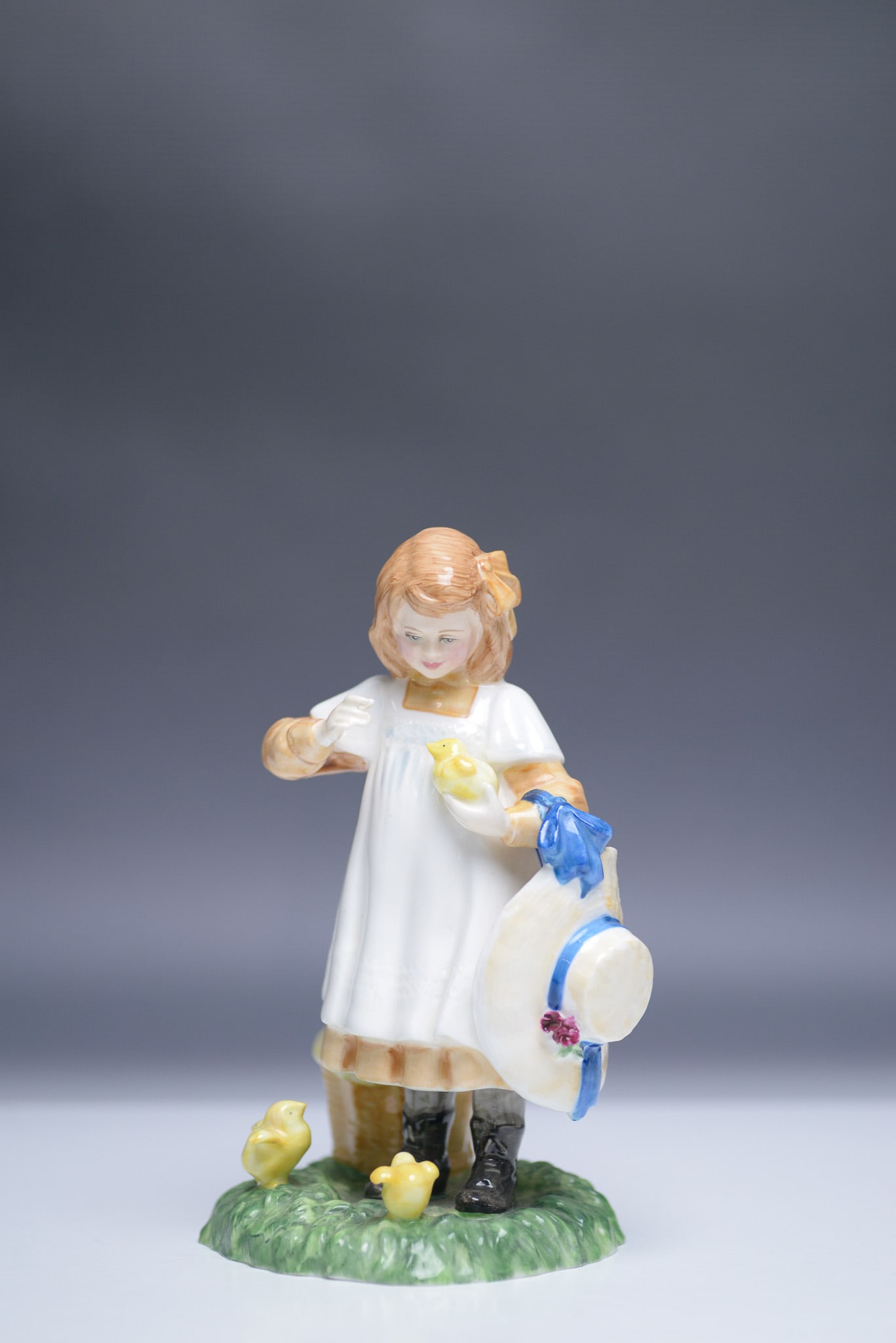 Royal Doulton Figurine, Feeding Time HN3373 (1 of 4)