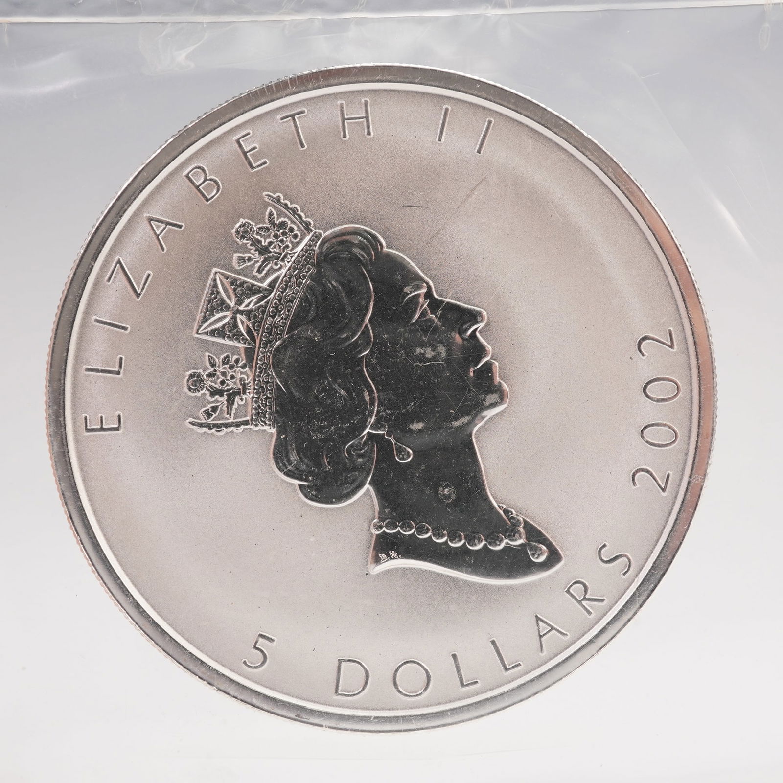 2002 5 Dollar Elizabeth II Coin (1 of 4)
