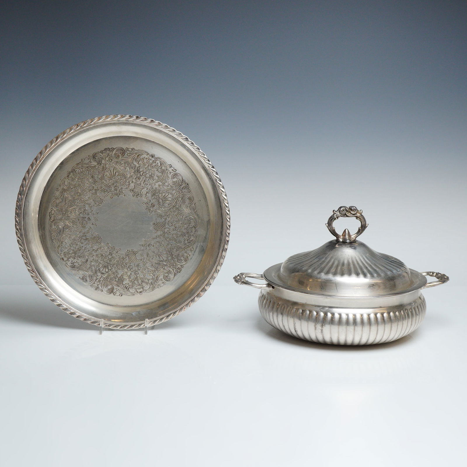 Two Leonard and WM Rogers Silverplated Serving Covered Dish and Tray (1 of 4)