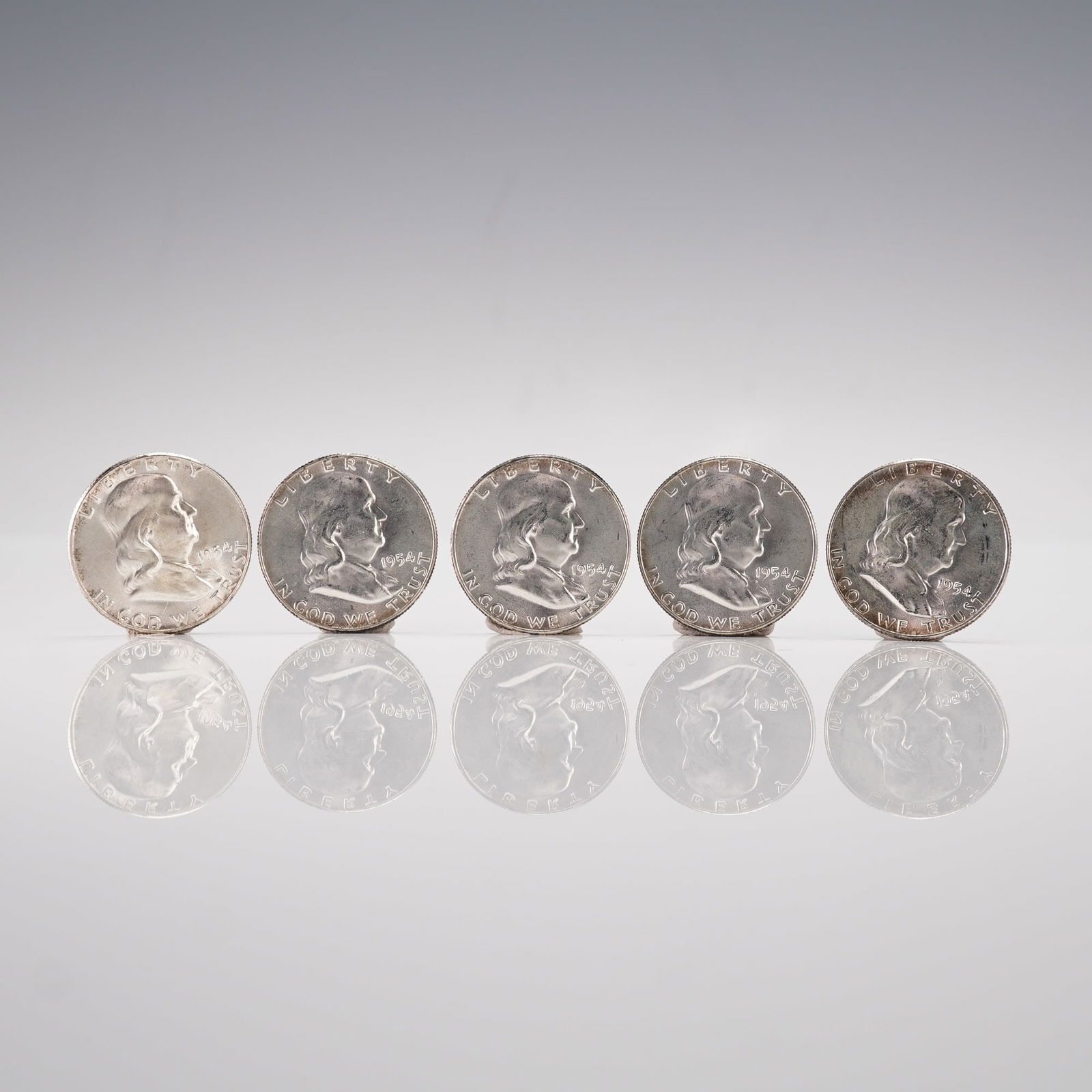 5pc 1954 Franklin Half Dollar Coins: Each coin struck in 90 percent silver with a total weight of 0.3617 troy ounce of fine silver per coin. All examples bear the portrait of Benjamin Franklin on the obverse with inscriptions LIBERTY
