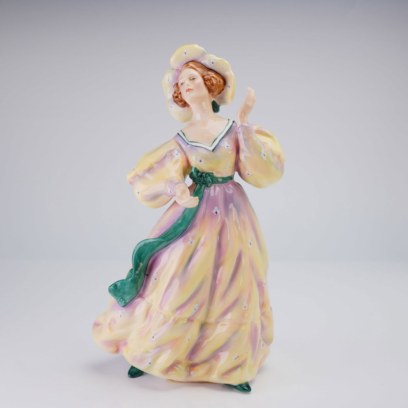 Royal Doulton Figurine, Grand Manner HN2723 (1 of 4)