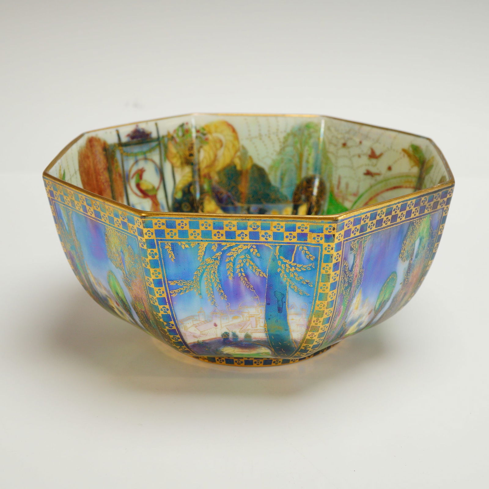 Wedgwood Fairyland Lustre Octagon Bowl, Dana - Castle On A Road Z5125 (1 of 5)