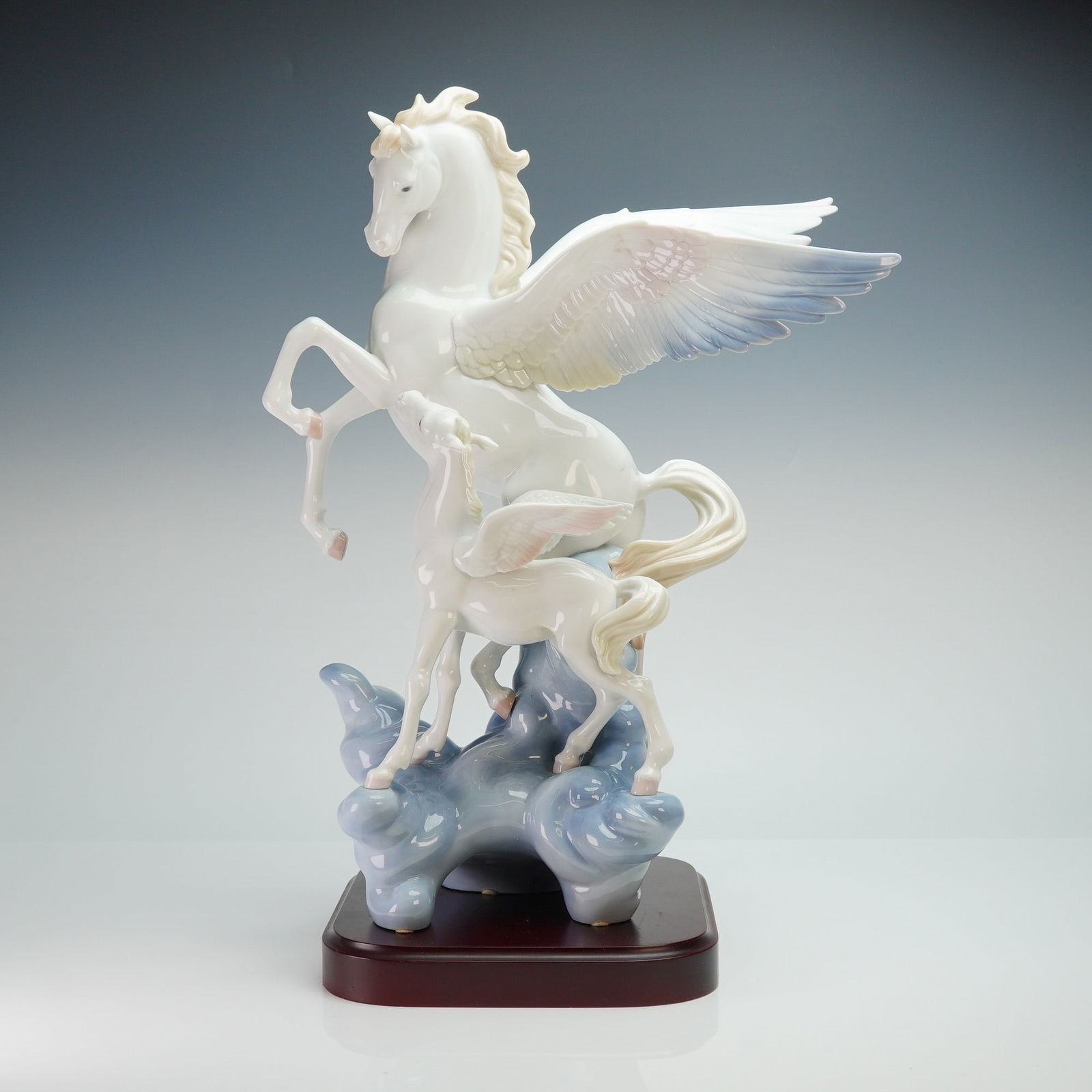 Lladro Porcelain Figurine, Pegasus 01001778 + Base (1 of 6)
