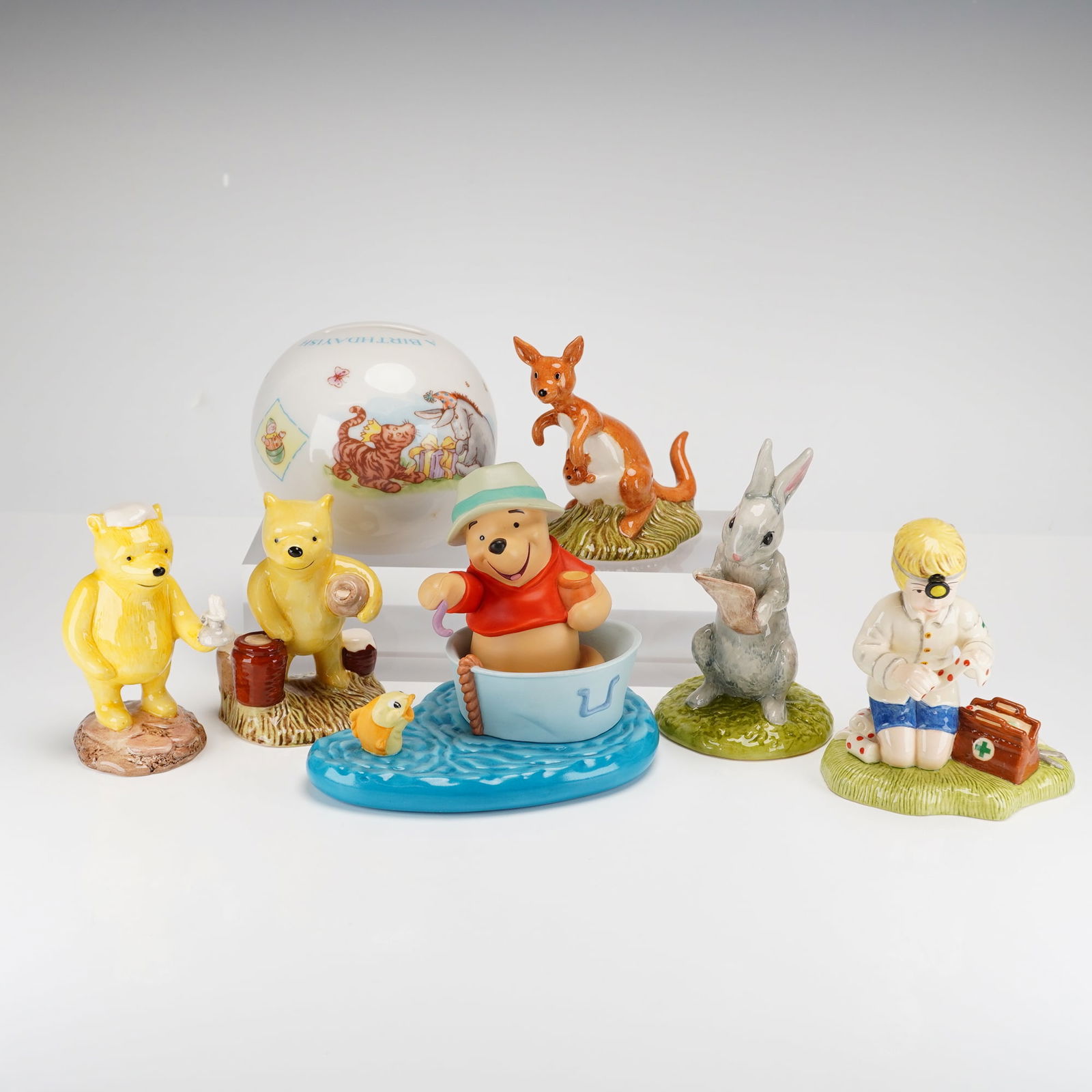 7pc Royal Doulton Winnie the Pooh Collection Figurines and a Coin Bank (1 of 4)