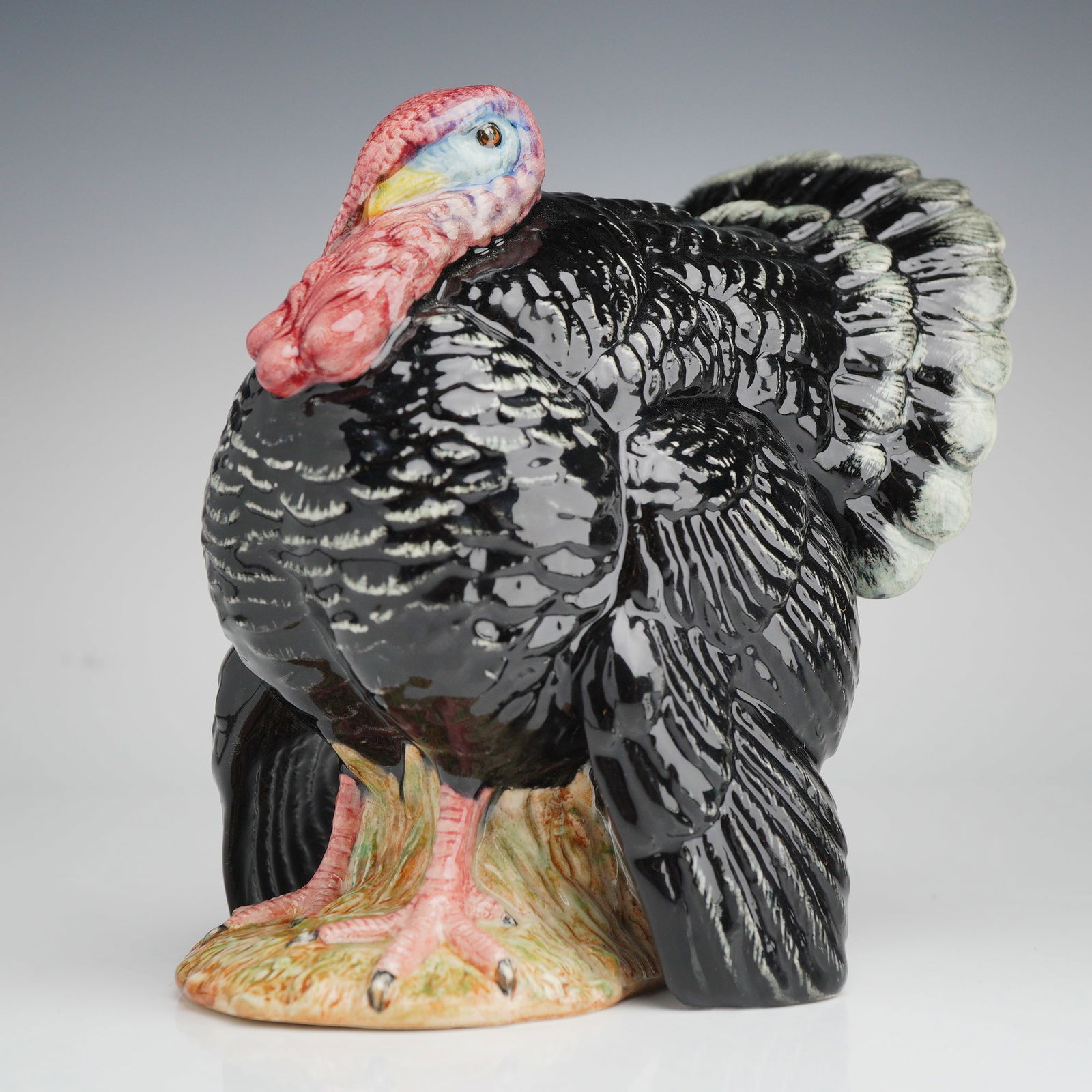 Royal Doulton Figurine, The Turkey Black D7149 (1 of 5)