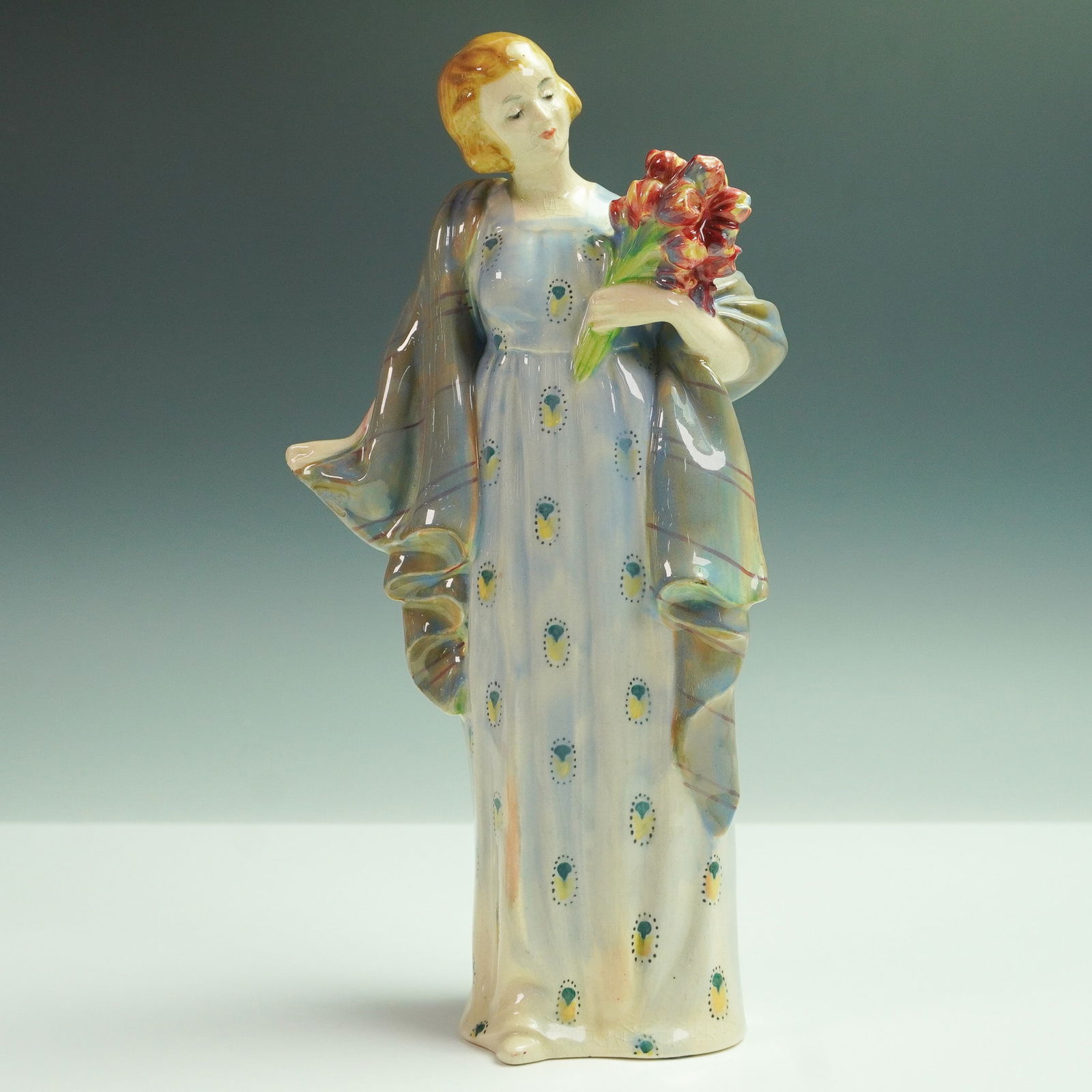 Royal Doulton Earthenware Figurine, Tulips HN672 (1 of 3)