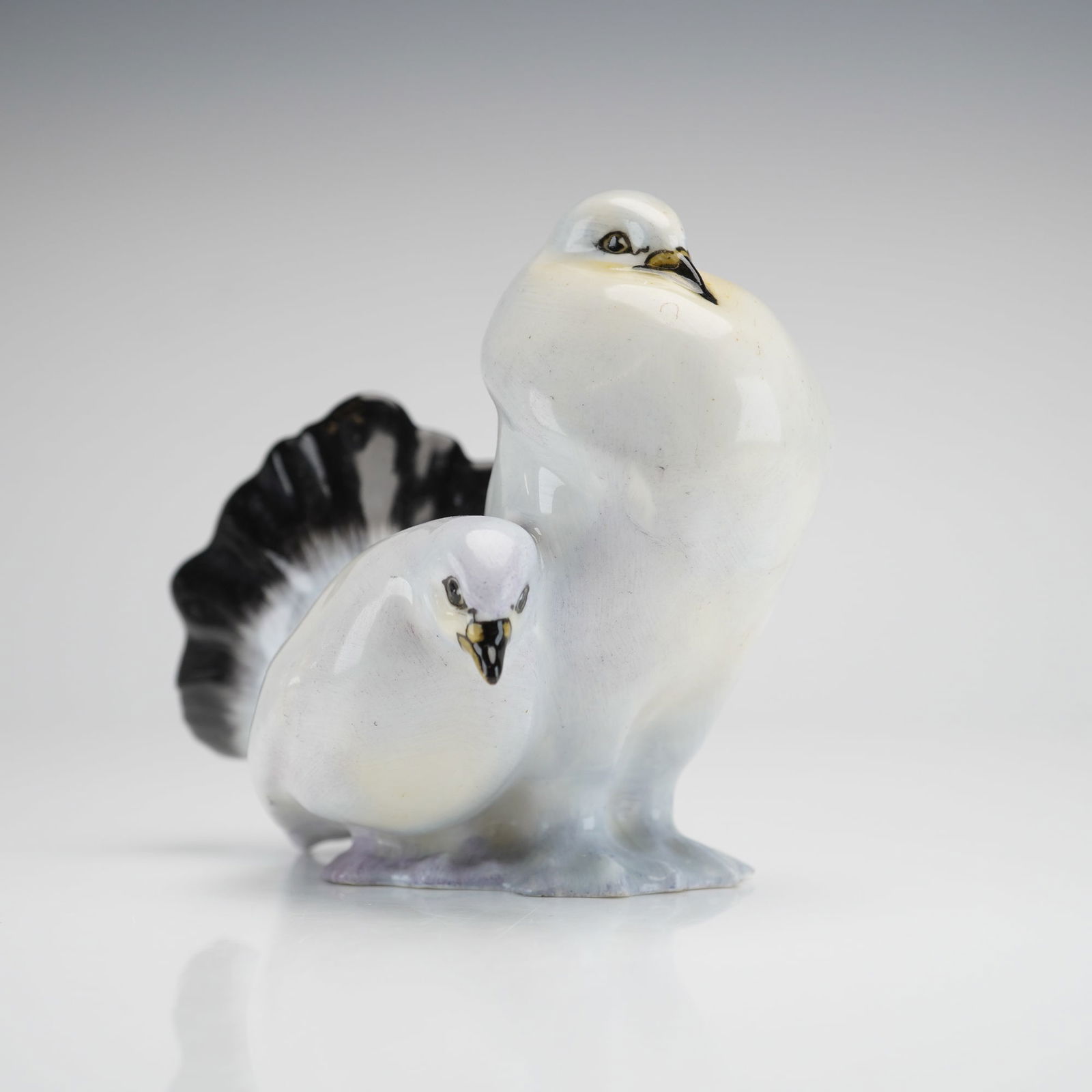 Royal Doulton Porcelain Figurine, Fantail Pigeons HN122 (1 of 3)