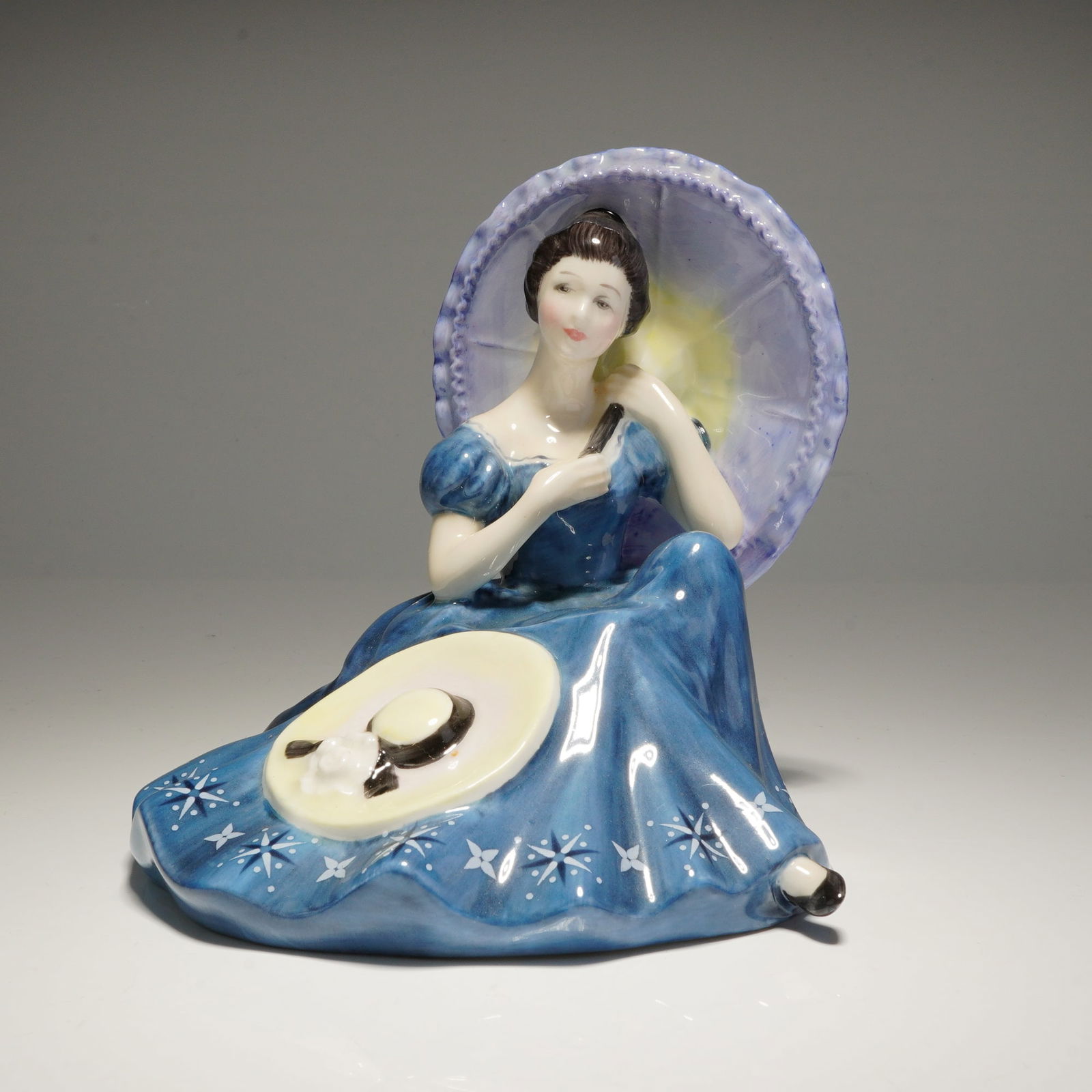 Royal Doulton Figurine Pensive Moments HN 2704 (1 of 3)