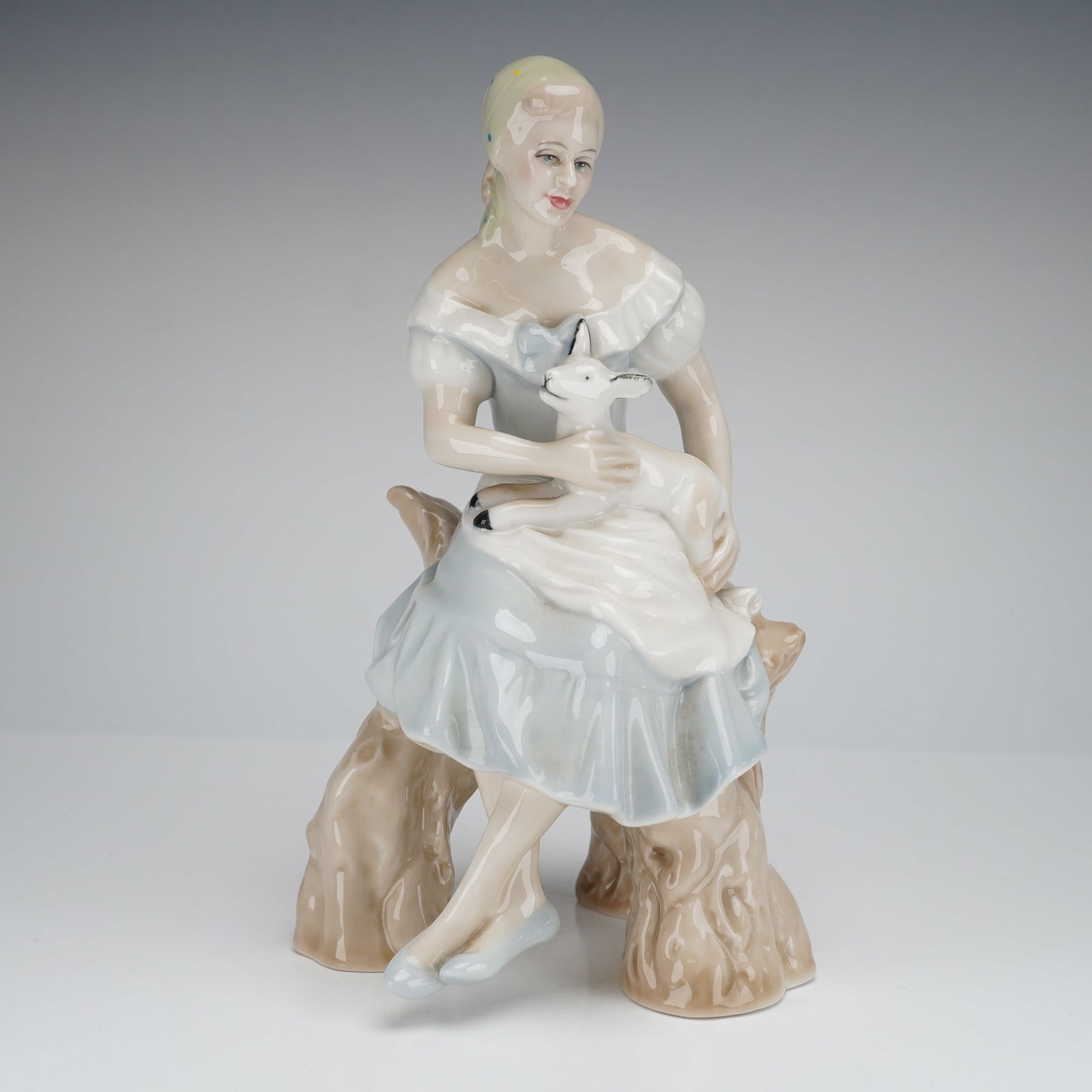 Royal Doulton Reflections Figurine, Shepherdess HN2990 (1 of 3)
