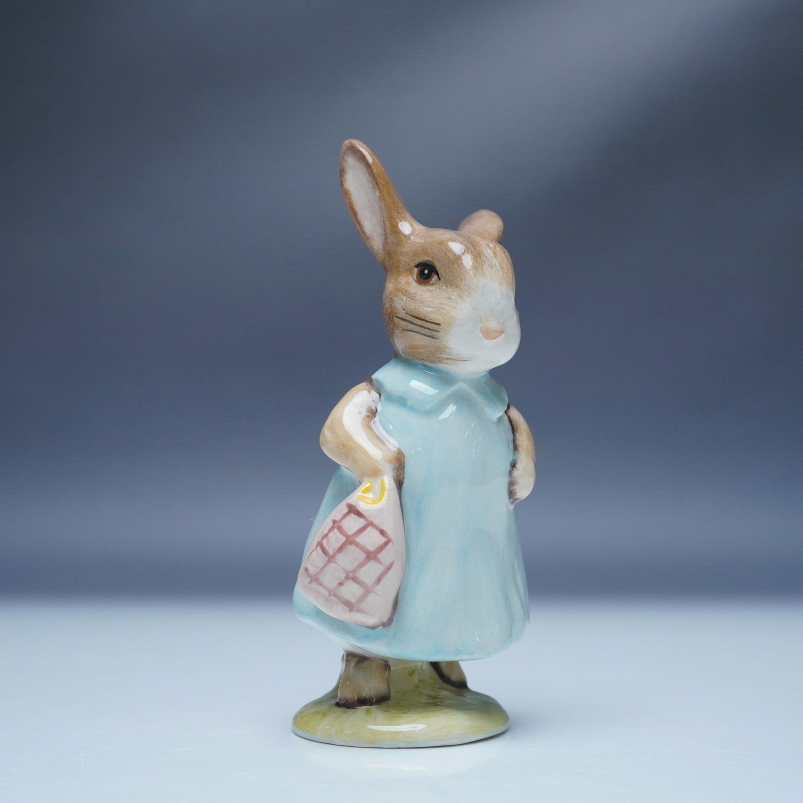 Royal Albert Beatrix Potter Figurine, Mrs Flopsy Bunny (1 of 5)