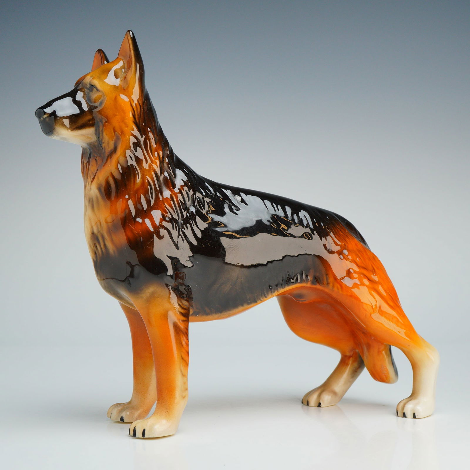 Royal Doulton Figurine, Alsatian HN1116 (1 of 4)