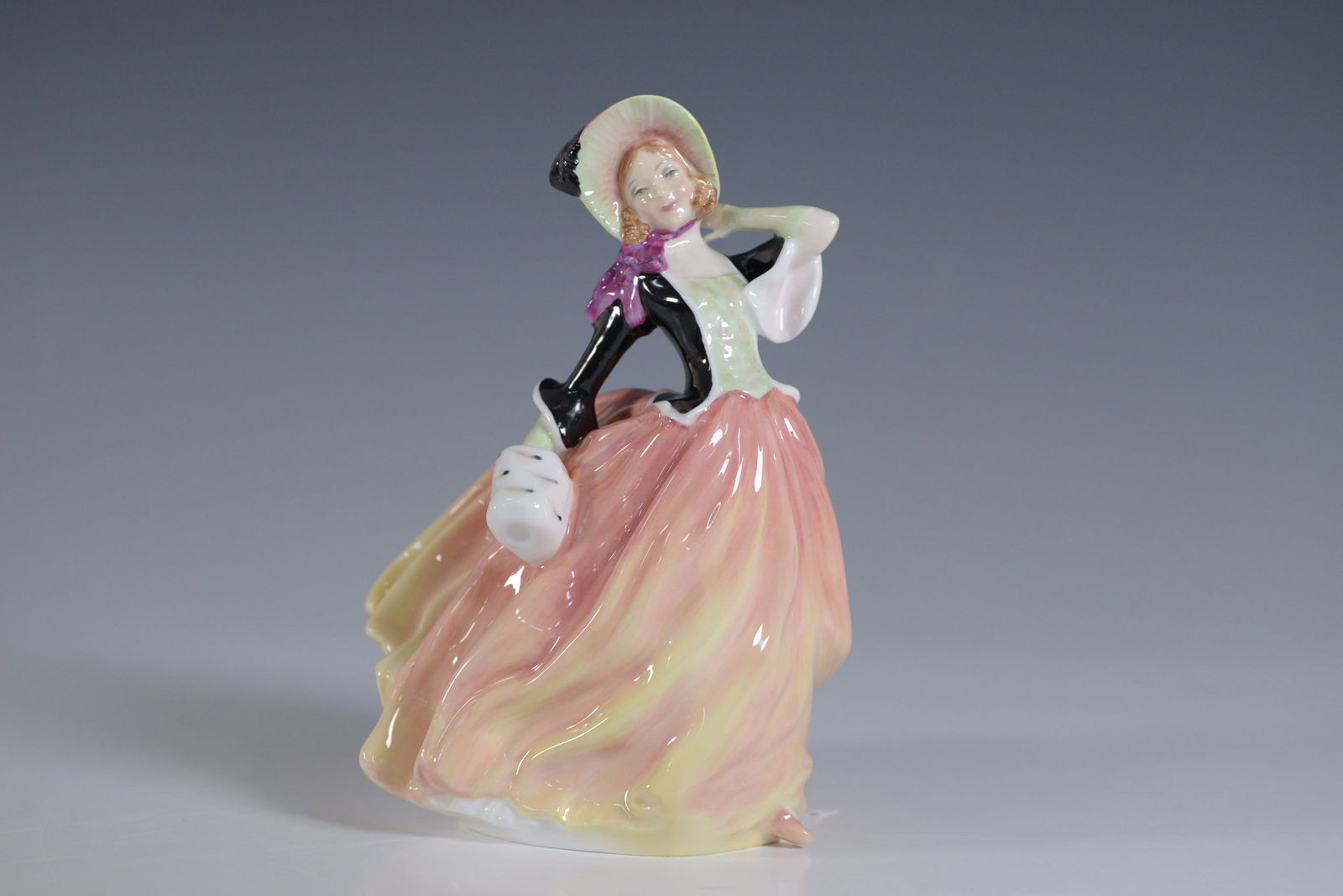 Royal Doulton Figurine, Autumn Breeze HN2131 (1 of 4)