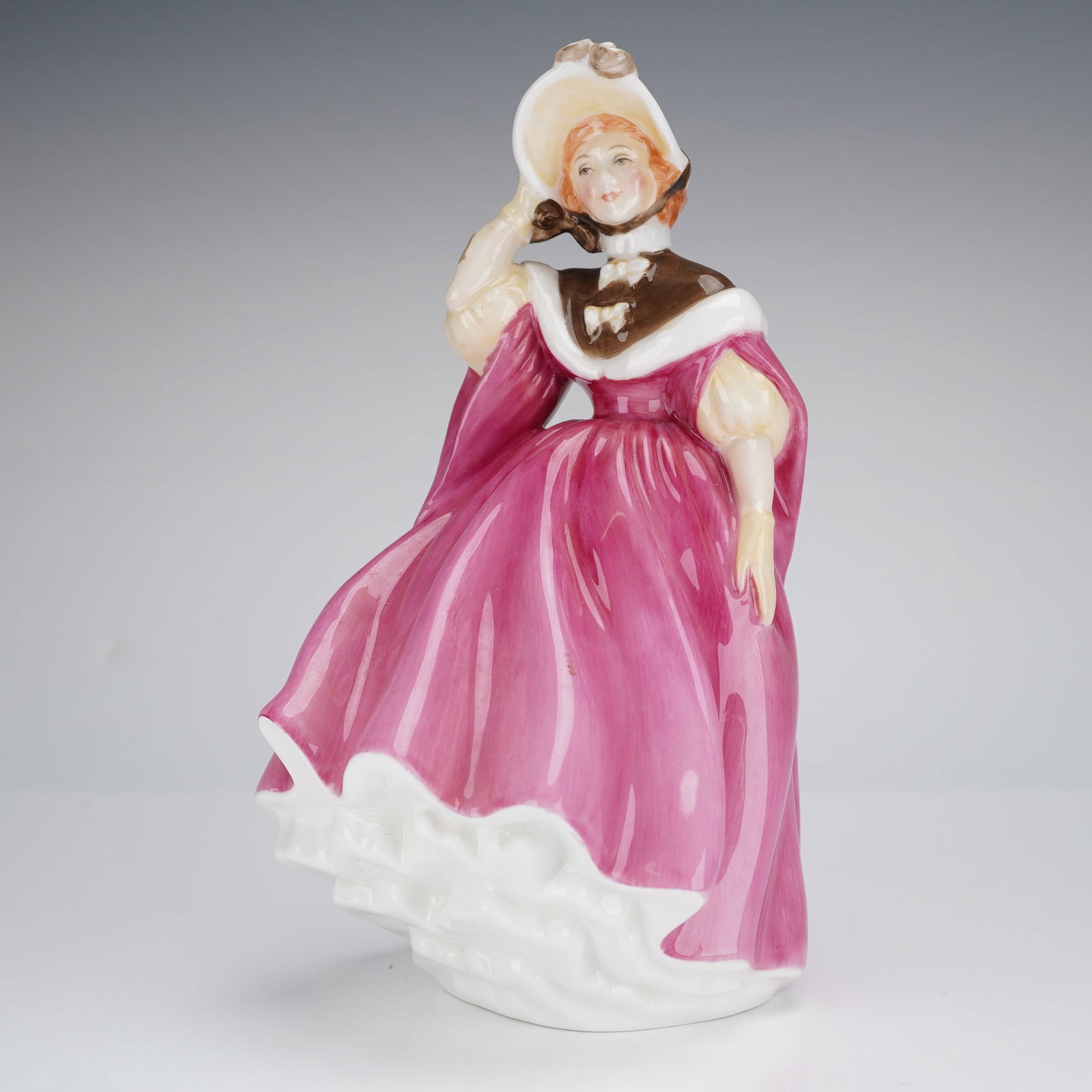 Royal Doulton Figurine Sunday Morning HN2184 (1 of 3)