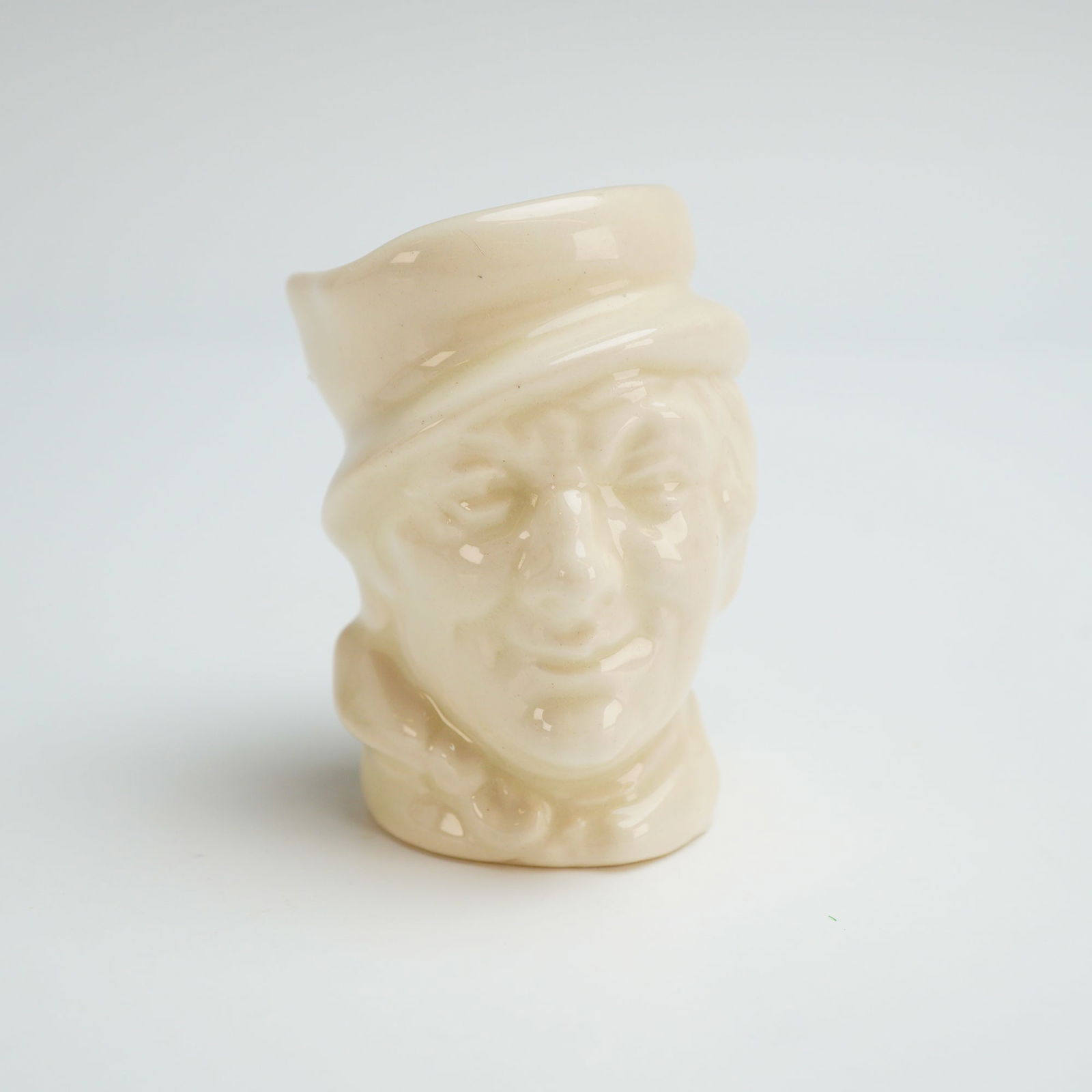 Royal Doulton Mini Character Jug, Sam Weller D6140 (1 of 3)
