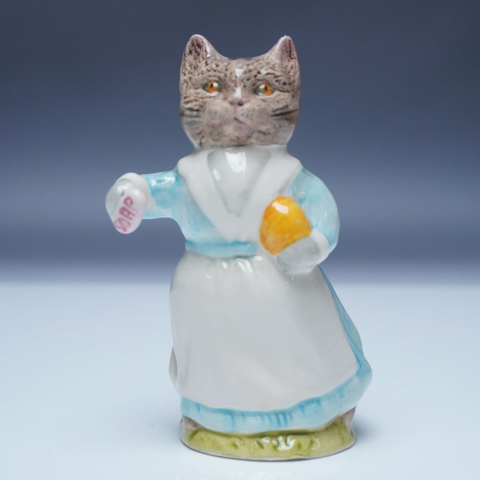 Royal Albert Beatrix Potter Figurine, Tabitha Twitchit (1 of 5)