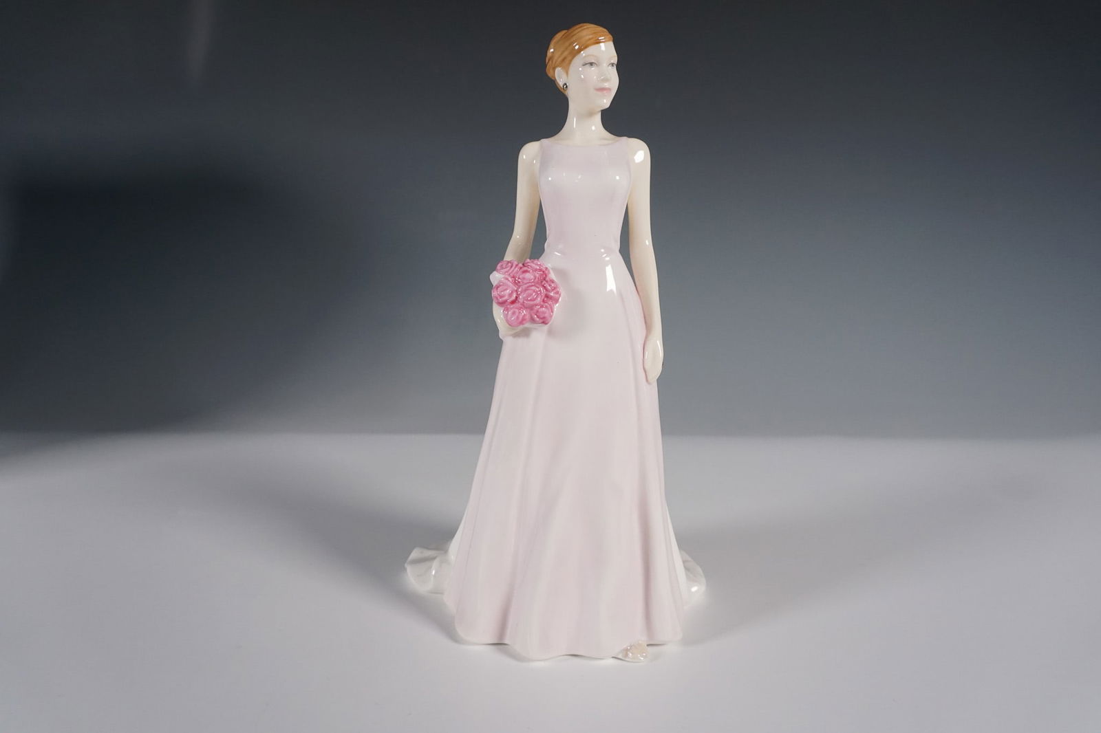 Rose Bouquet HN4796 - Royal Doulton Figurine (1 of 4)
