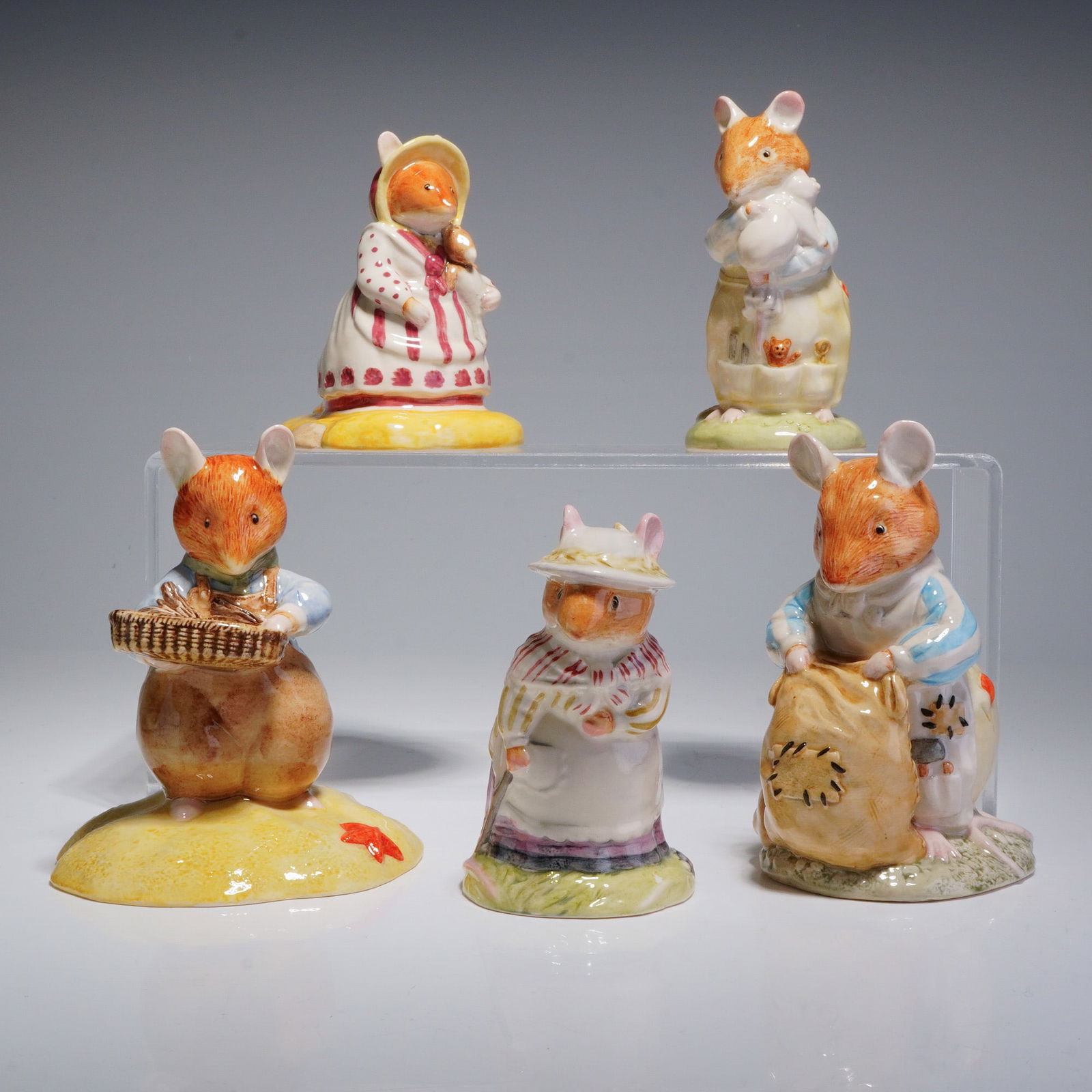 5pc Royal Doulton Brambly Hedge Figurines - DBH9, 26, 37, 39 & 42: The collection includes Dusty Dogwood DBH37, Old Mrs. Eyebright DBH 9, Dusty and Baby DBH26, Mr. Saltapple DBH39, and Shell DBH42. Each figure is hand-made and hand-decorated in England, featuring ant