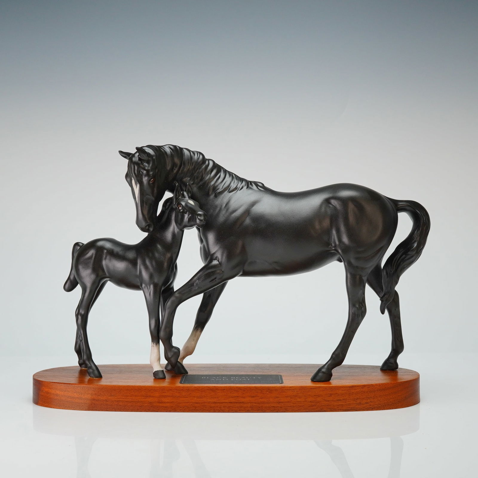 Beswick Connoisseur Figurine, Black Beauty and Foal (1 of 4)