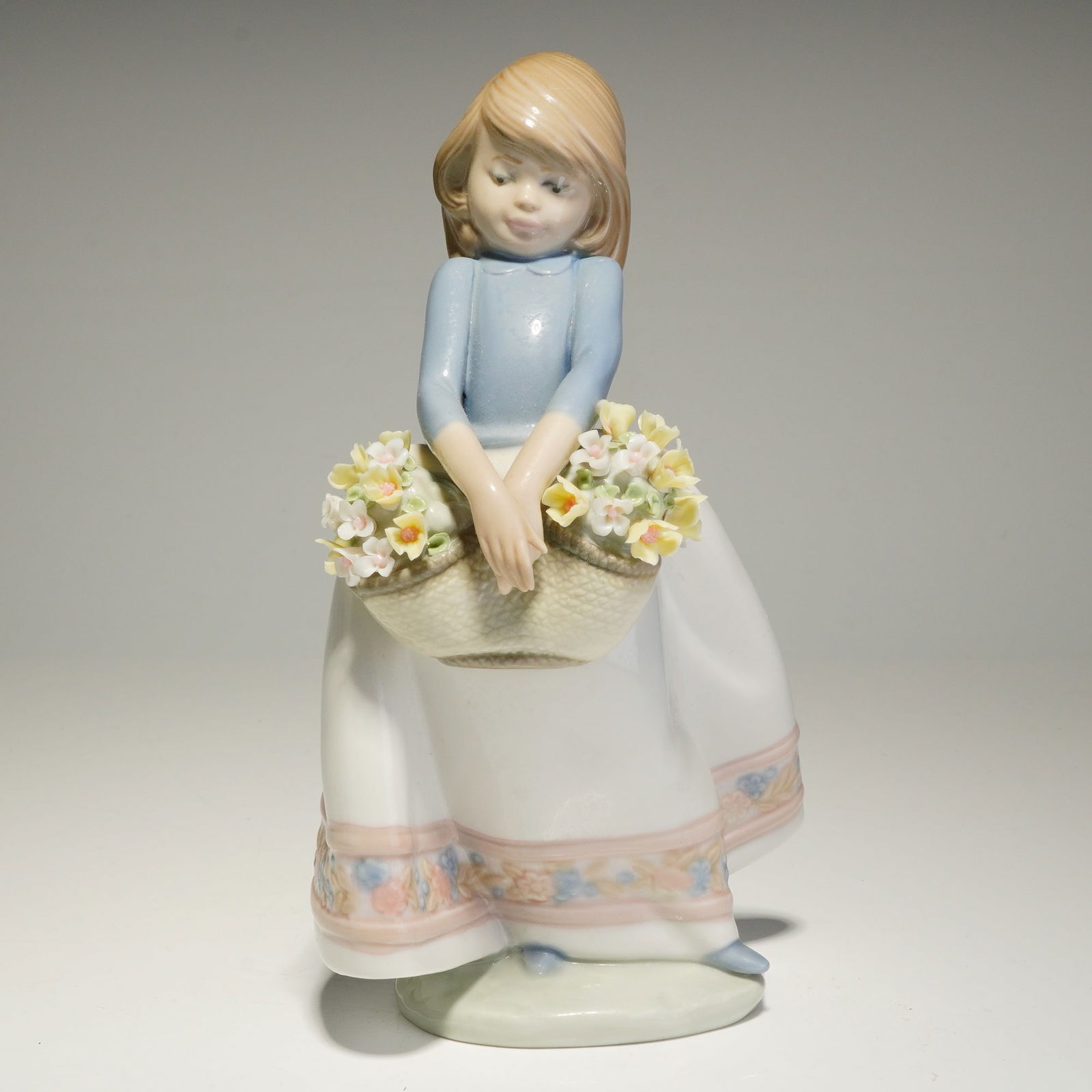 Lladro Porcelain Figurine, May Flowers 01005467 (1 of 4)