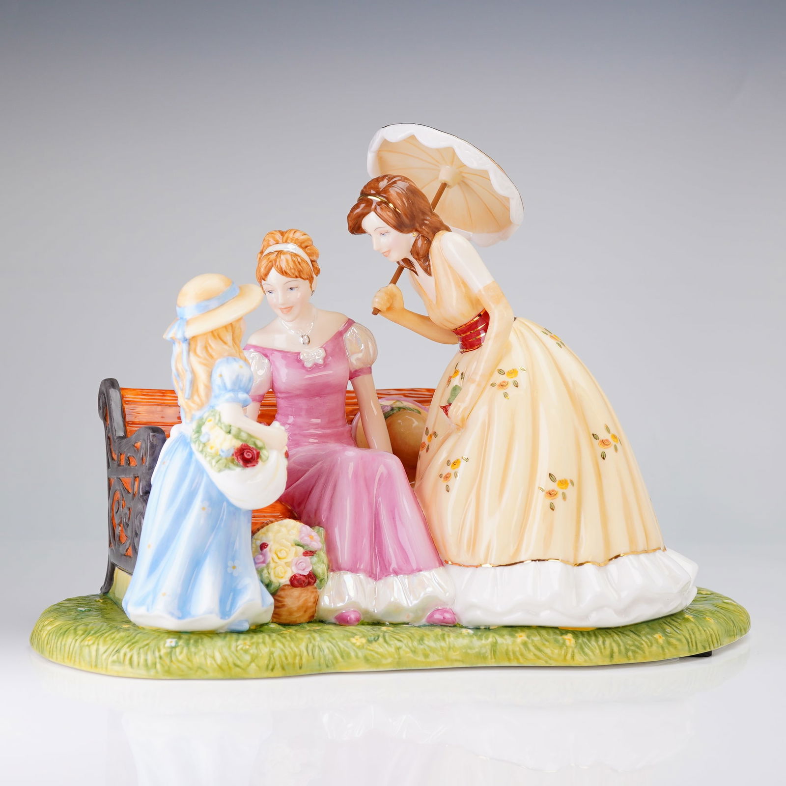 Royal Doulton Pretty Ladies Figurine, Sunday at the Park HN5417 (1 of 5)