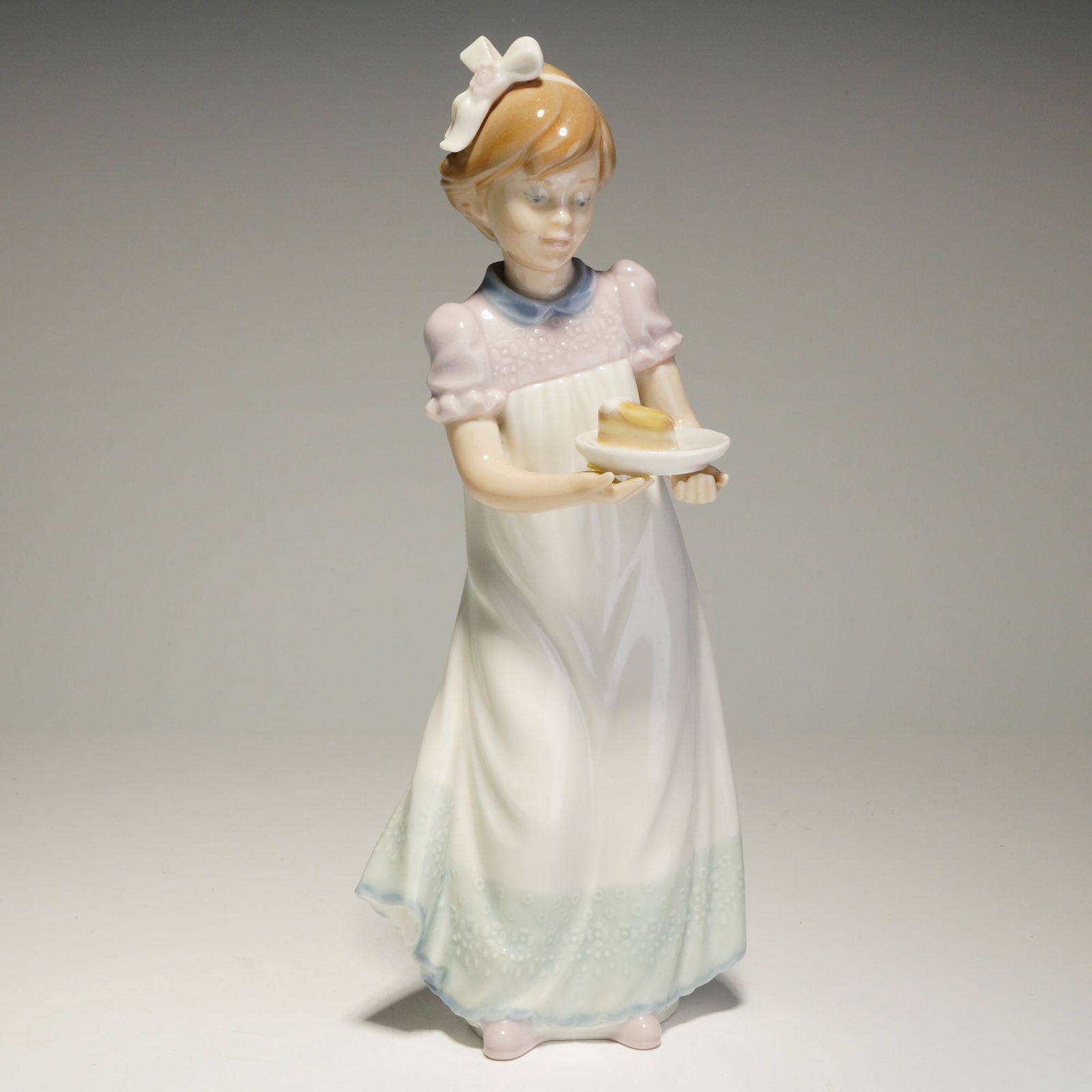 Lladro Porcelain Figurine, Happy Birthday 01005429 (1 of 3)