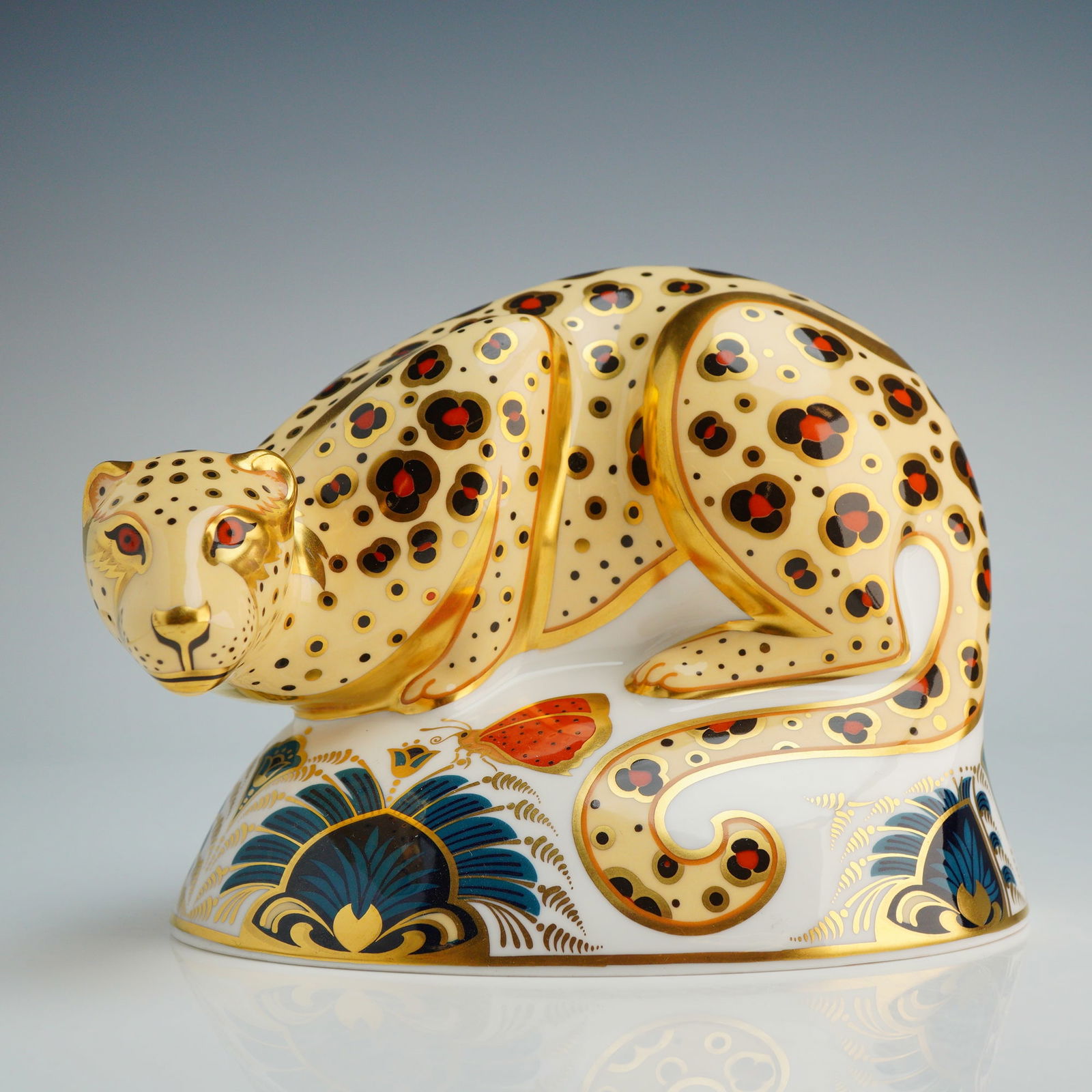 Royal Crown Derby Large Savannah Leopard Paperweight (1 of 4)