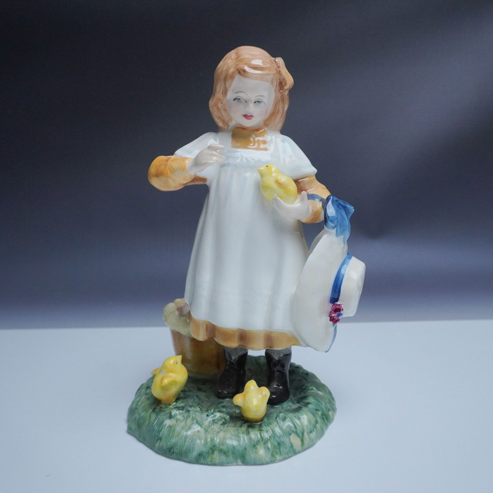 Royal Doulton Figurine, Age of Innocence Feeding Time HN3373 (1 of 5)