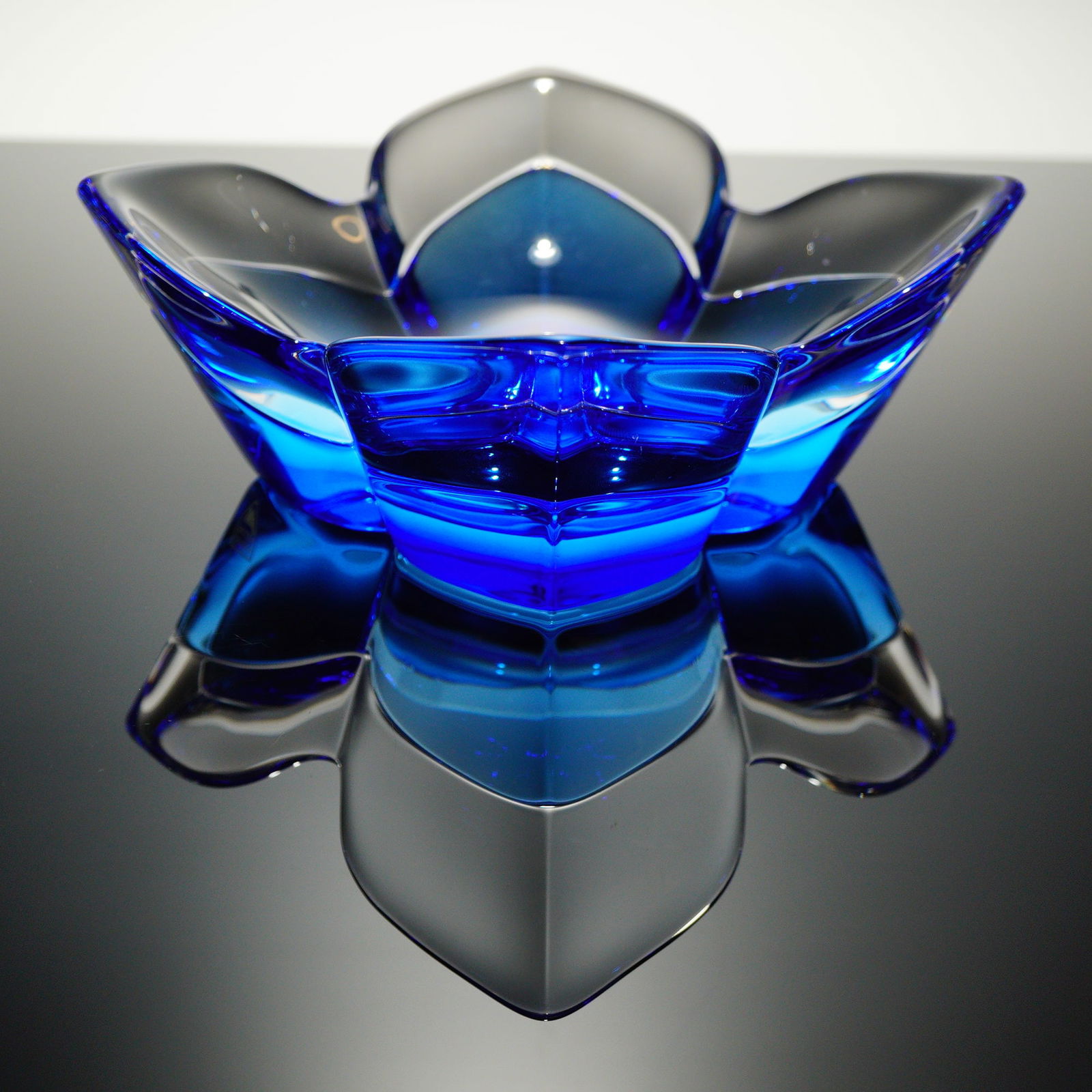 Orrefors Lars Hellsten Cobalt Blue Glass Lotus Bowl (1 of 4)