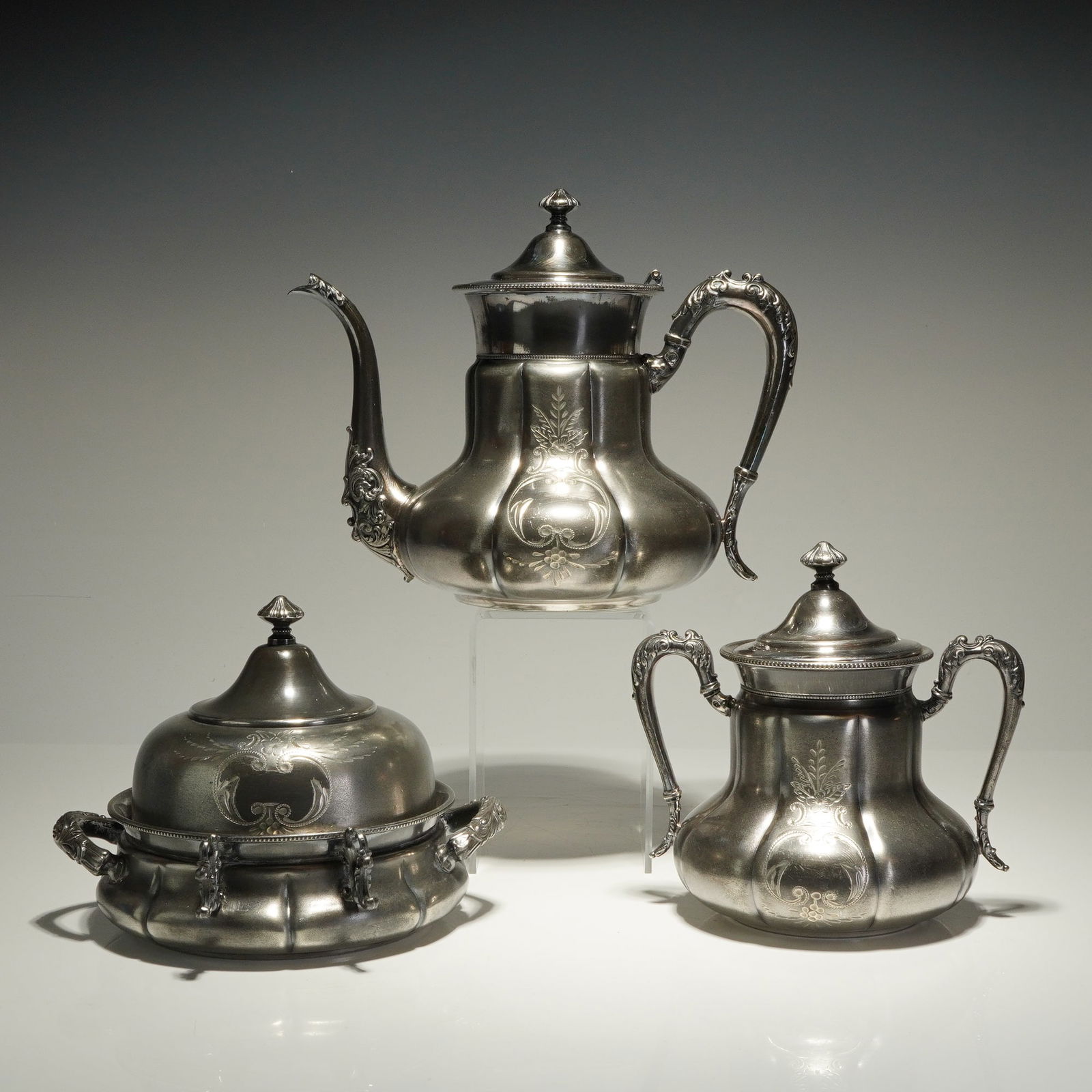 3pc Forbes Silver Co. USA Quadruple Plate Set- Teapot, Sugar Bowl: The set includes a hinged-lid tea pot, a lidded sugar pot with double handles, and a lidded butter pat dish featuring a removable perforated insert. Each piece is designed with a lobed melon-form body