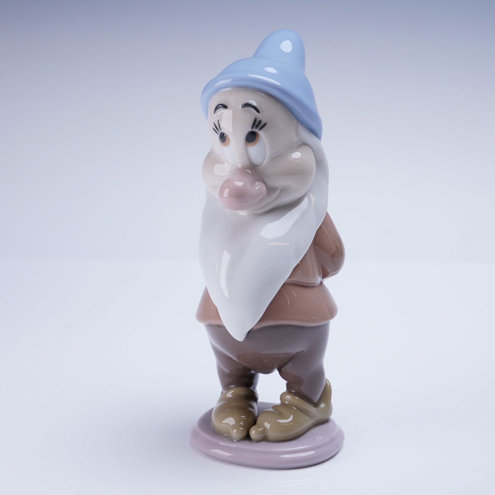 Lladro Disney Dwarf Figurine Bashful 1007536 (1 of 4)