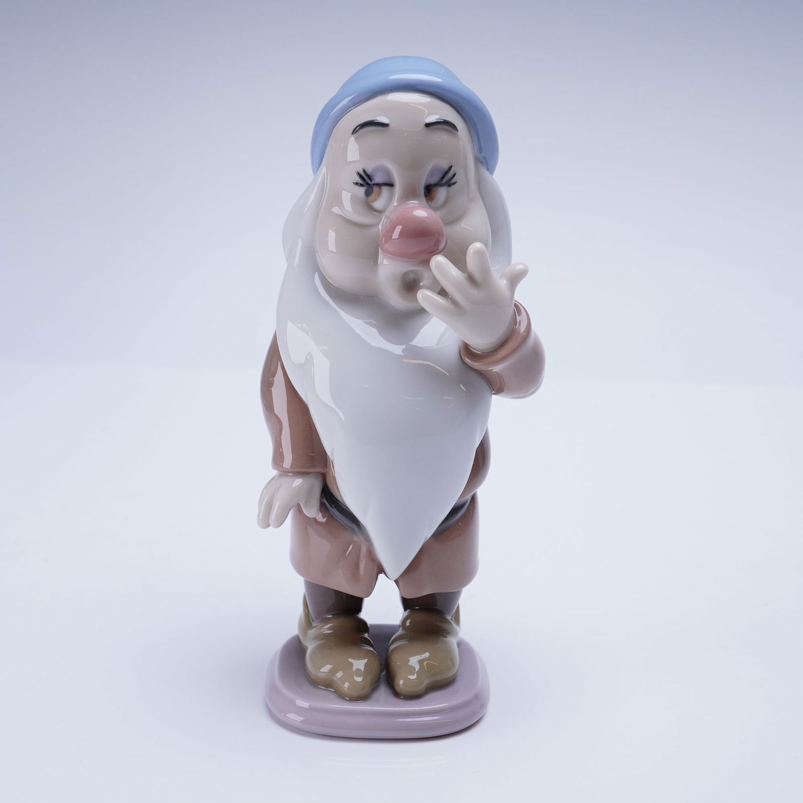 Lladro Disney Dwarf Figurine Sleepy 1007539 (1 of 4)