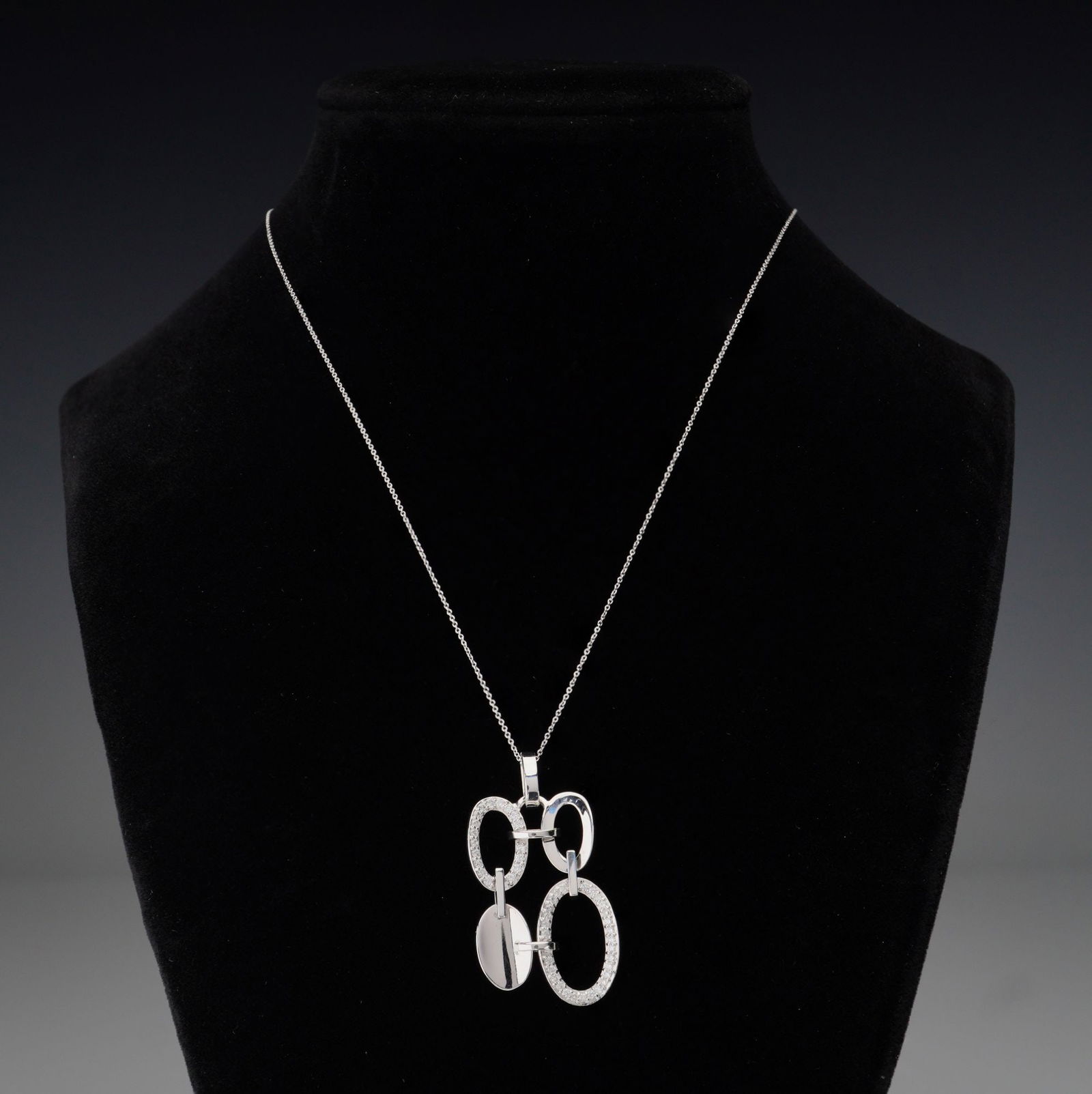 14K White Gold 0.40ctw Diamond Interlocking Oval Pendant Necklace (1 of 3)