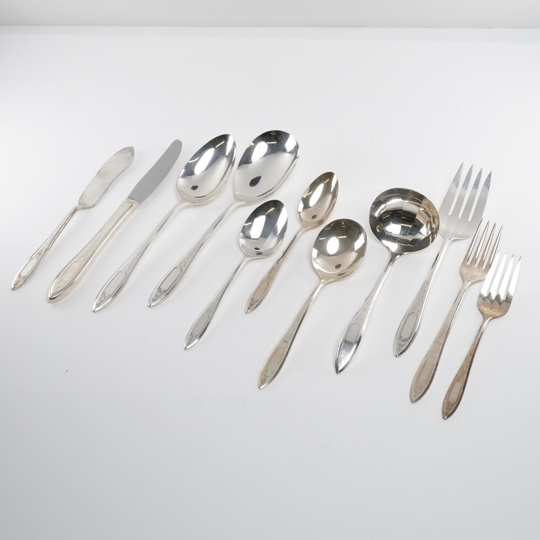 48 pc William Rogers Oneida Debutante Silver-Plated Flatware (1 of 5)