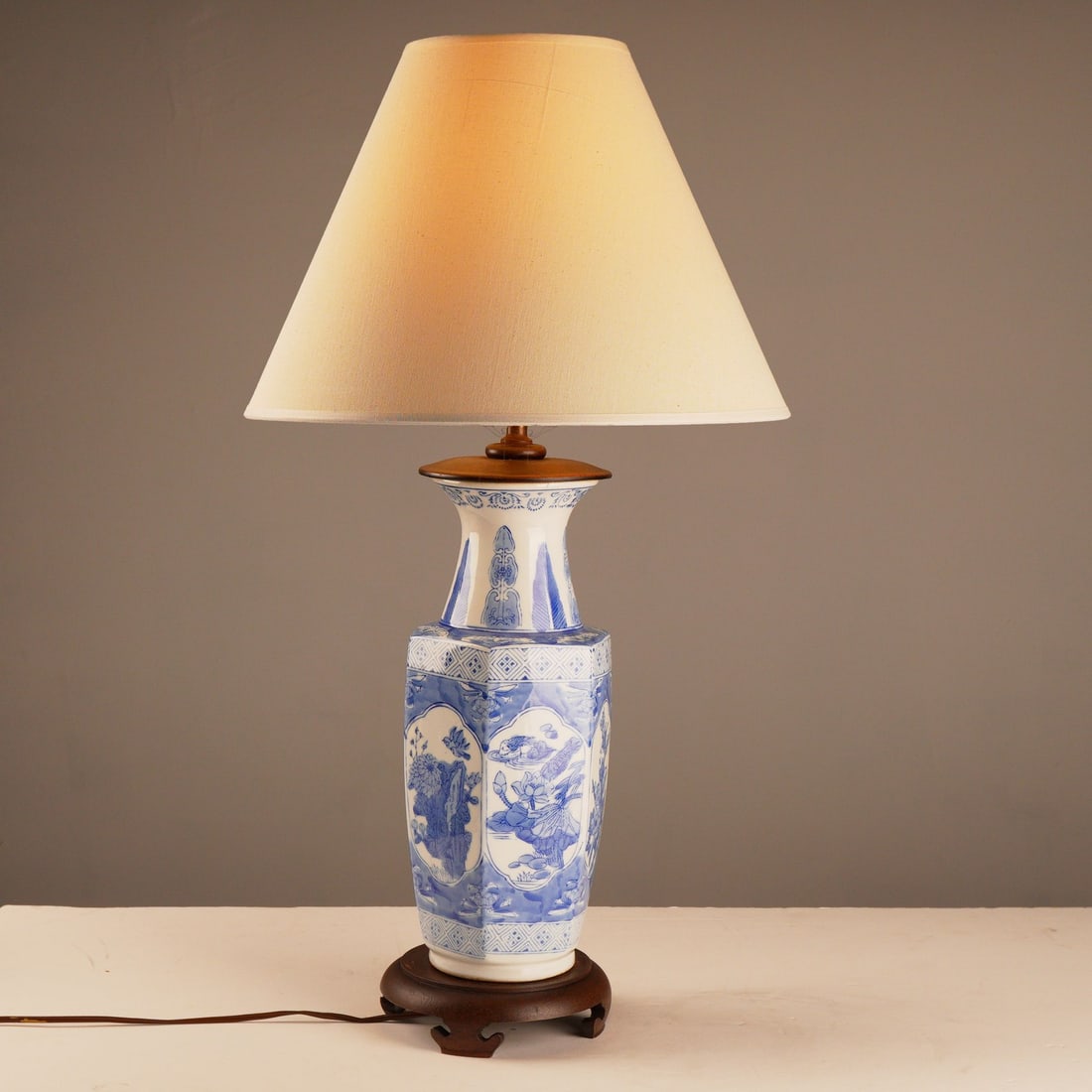 Chinese Blue and White Porcelain Vase Table Lamp (1 of 5)