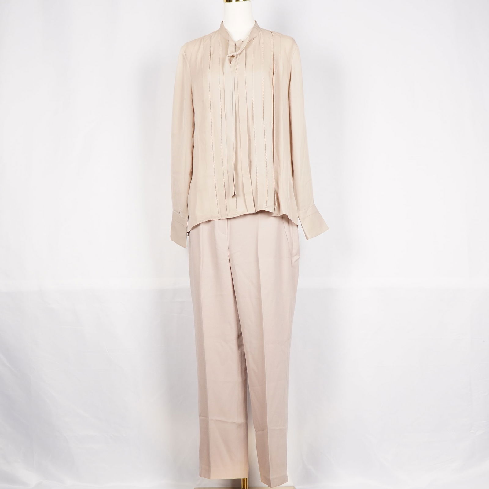 2pc Tahari Ensemble, Beige Pants and Top: This Elie Tahari two-piece outfit includes a long-sleeve blouse in size Large and a pair of tailored pants in size 12. The set is made in a light beige tone. The blouse features vertical stitched