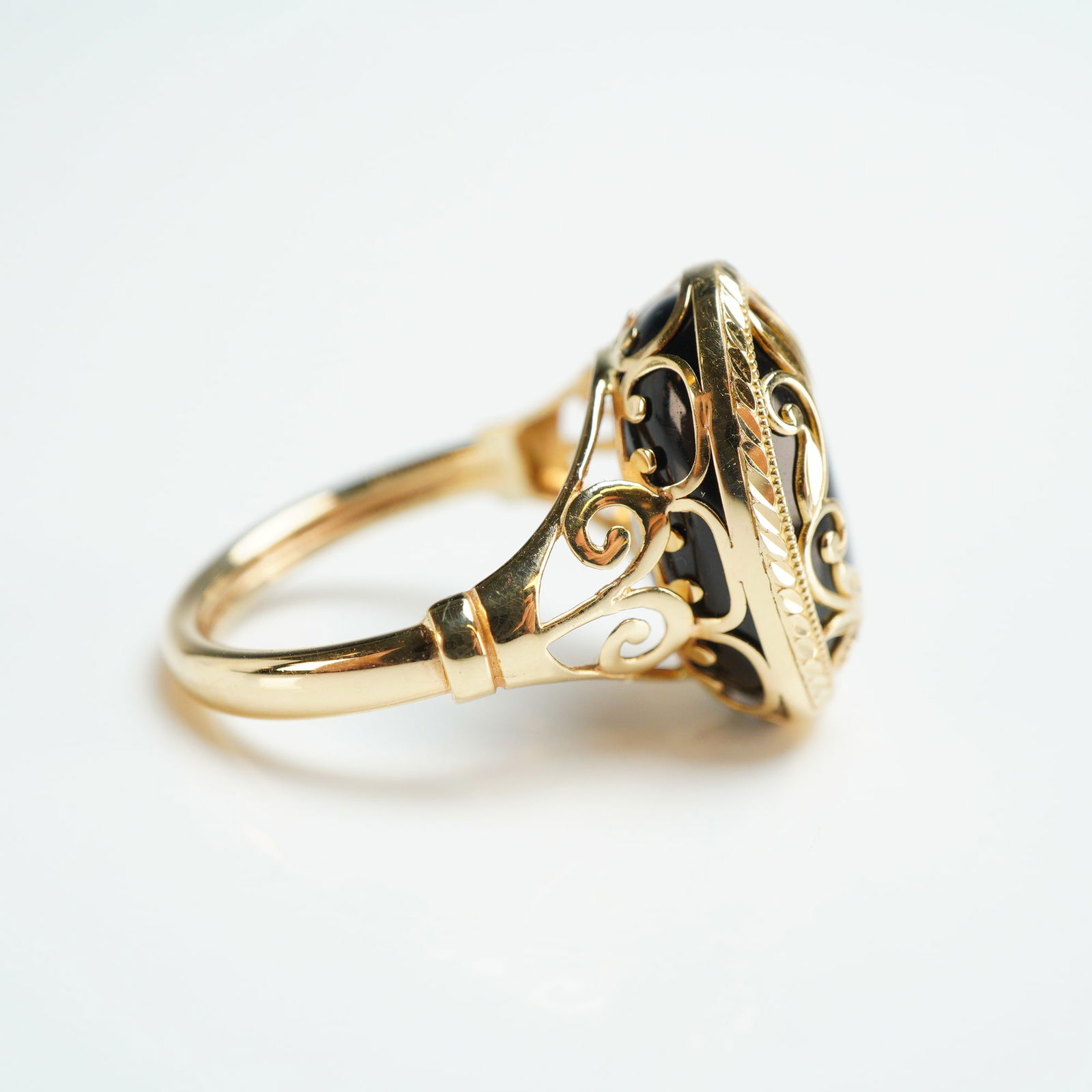14K Gold Oval Onyx Scrollwork Ring - 3
