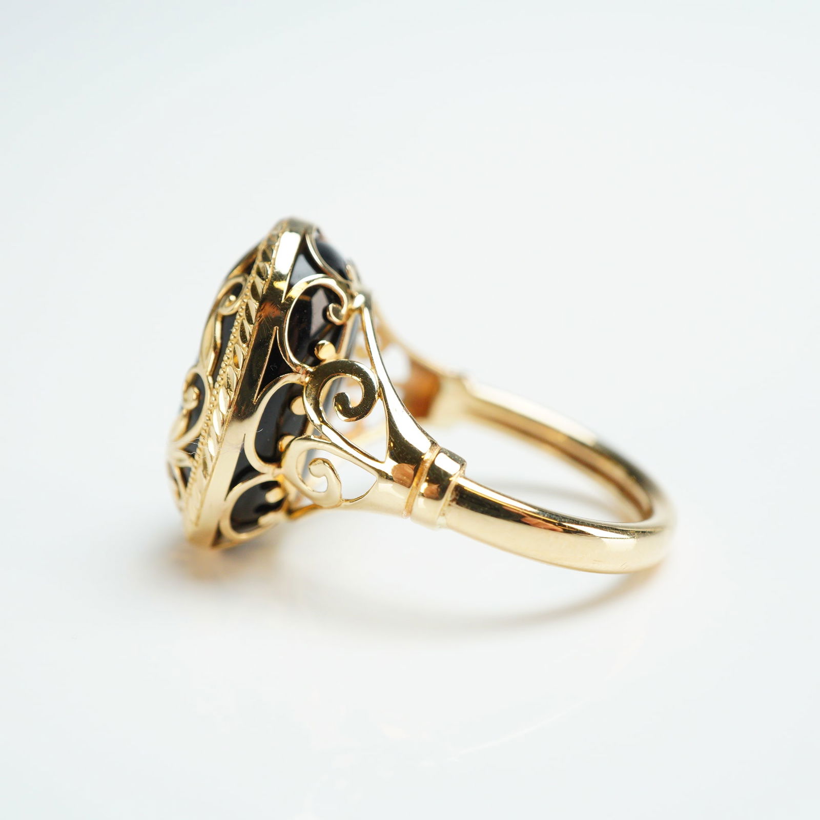 14K Gold Oval Onyx Scrollwork Ring - 4