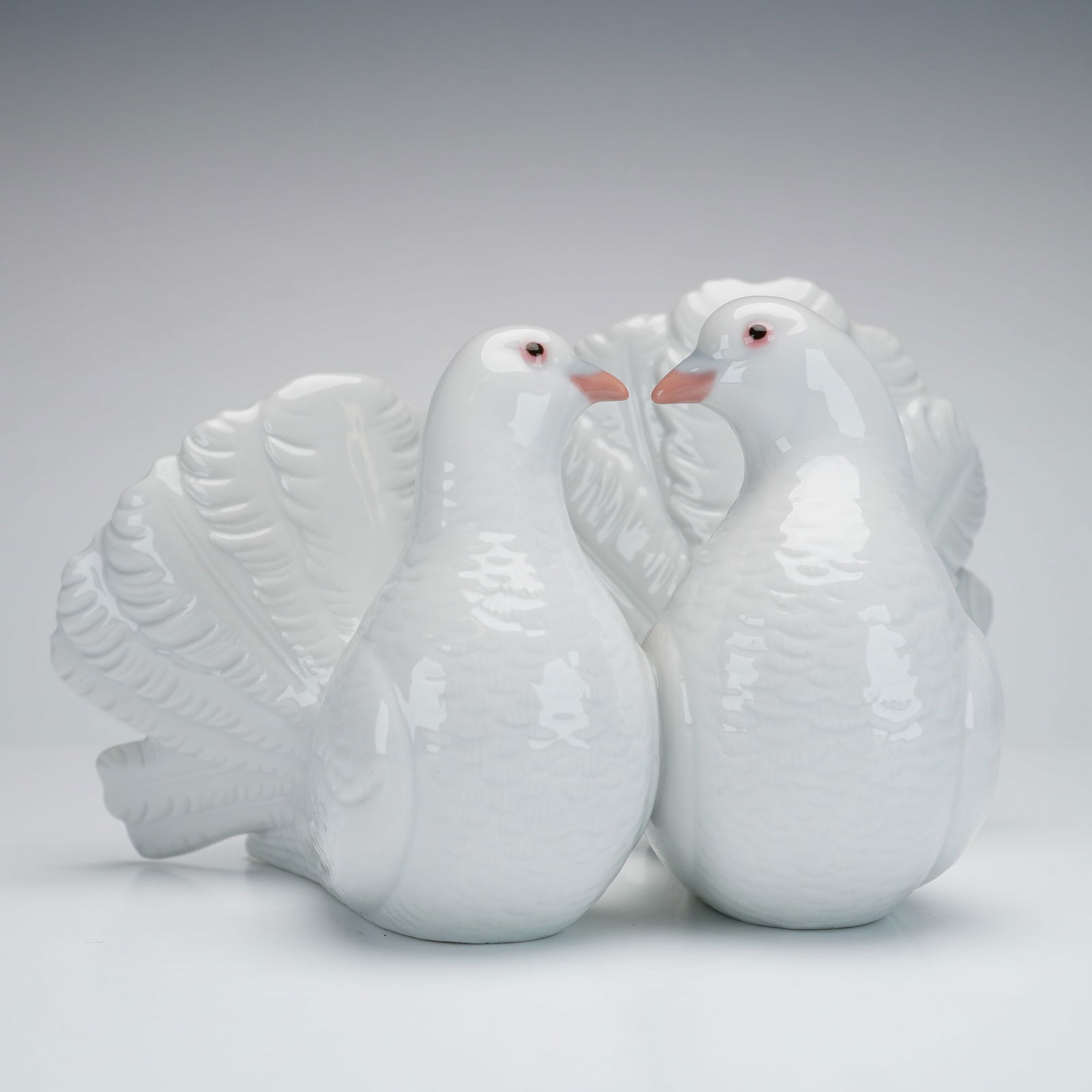 Lladro Couple of Doves Porcelain Figurine 1001169 (1 of 3)