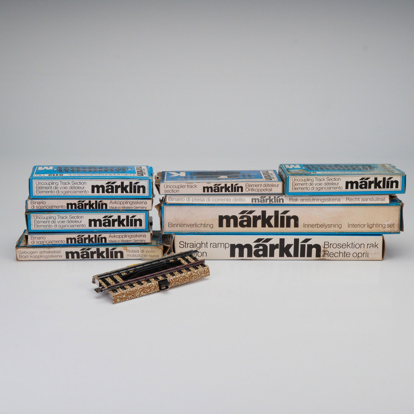 12pc Marklin HO Gauge Model Railway Accessories and Track Sections (1 of 5)