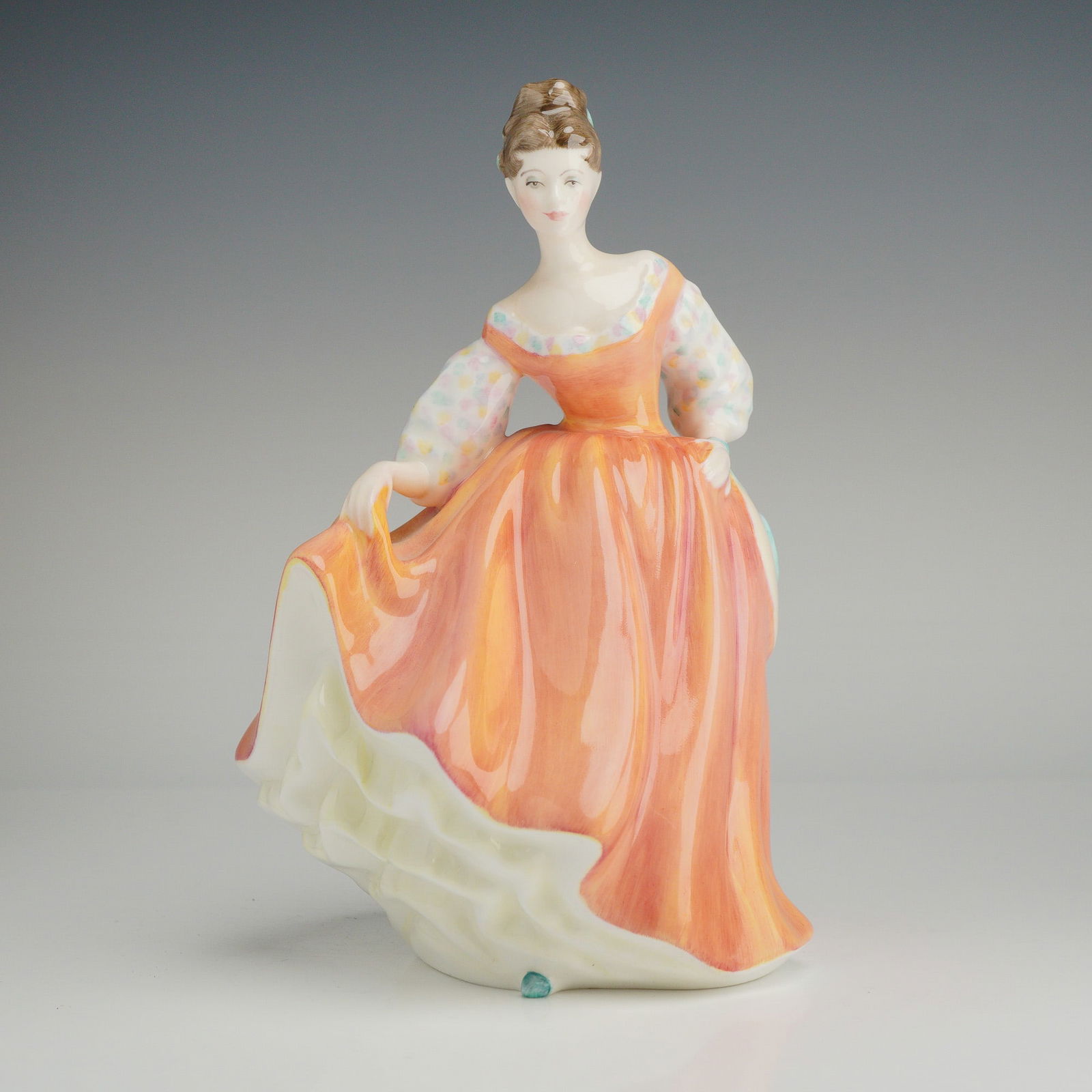 Royal Doulton Figurine Fair Lady HN 2835 (1 of 3)