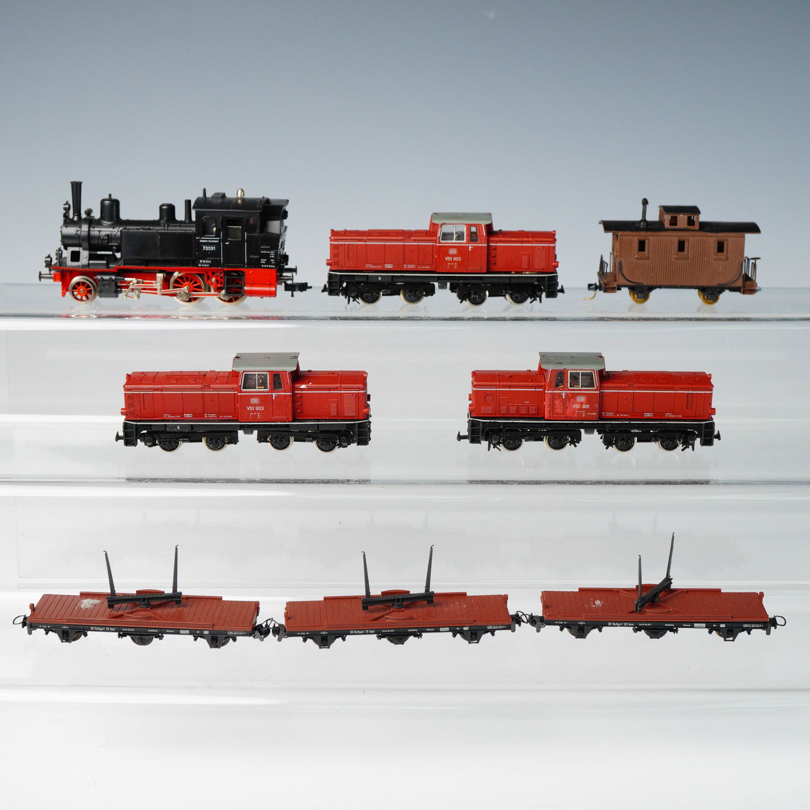 8pc Fleischmann H0 Scale German Model Railway Pieces: A collection of eight H0 scale German model railway pieces, predominantly constructed from molded plastic and metal components, attributed to Fleischmann based on visible markings. The collection incl