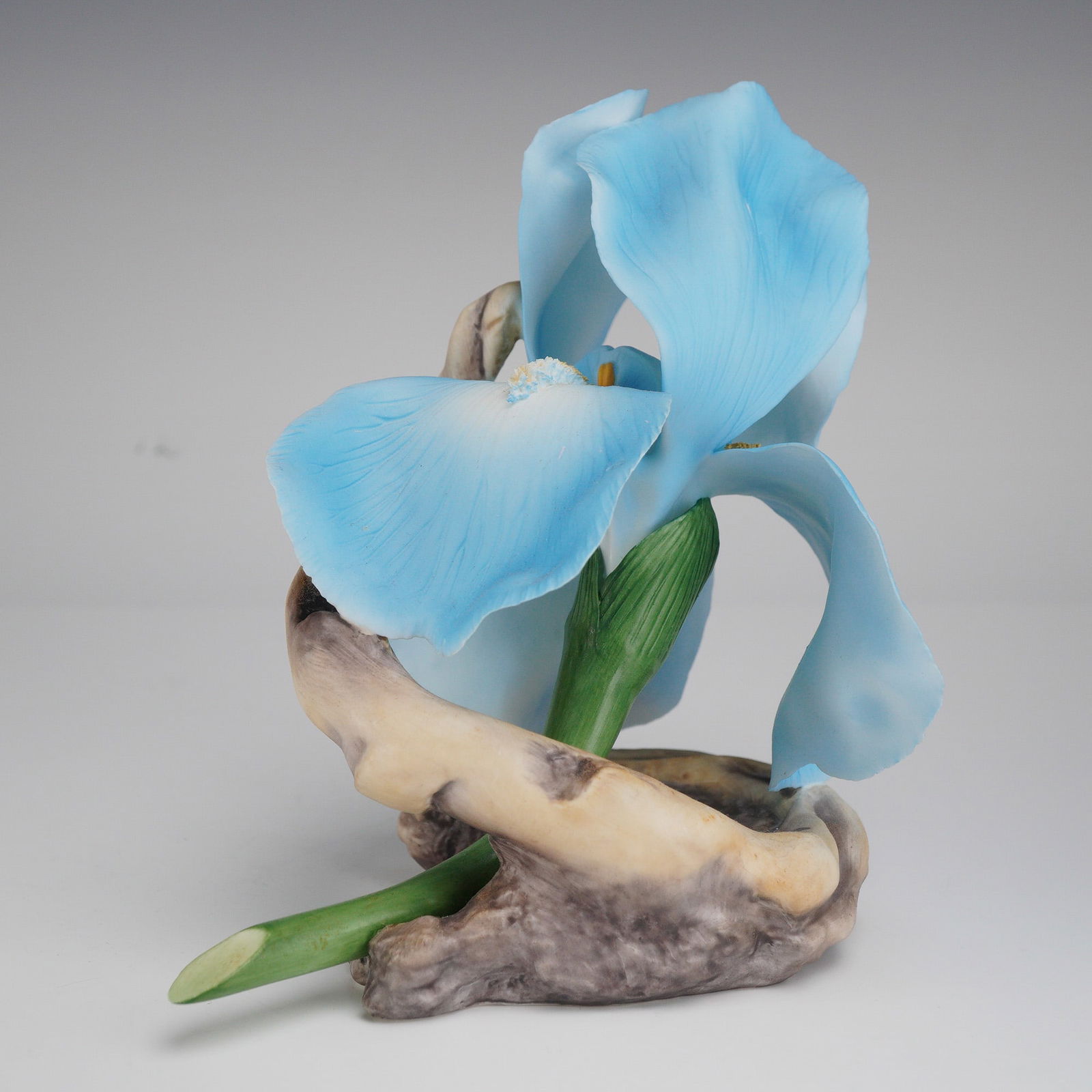 Boehm England Floral Sculpture, Point Breeze Iris: The Point Breeze Iris, model number 250-58, also identified in market contexts as the Van Gogh Blue Iris. The figurine depicts a single, realistically modeled iris bloom in shades of light blue with w