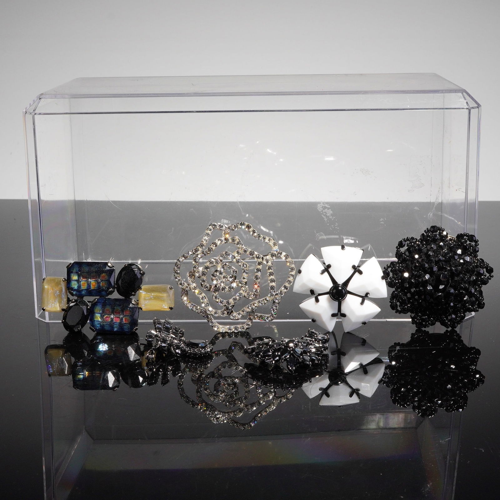 6pc Assorted Costume Brooches