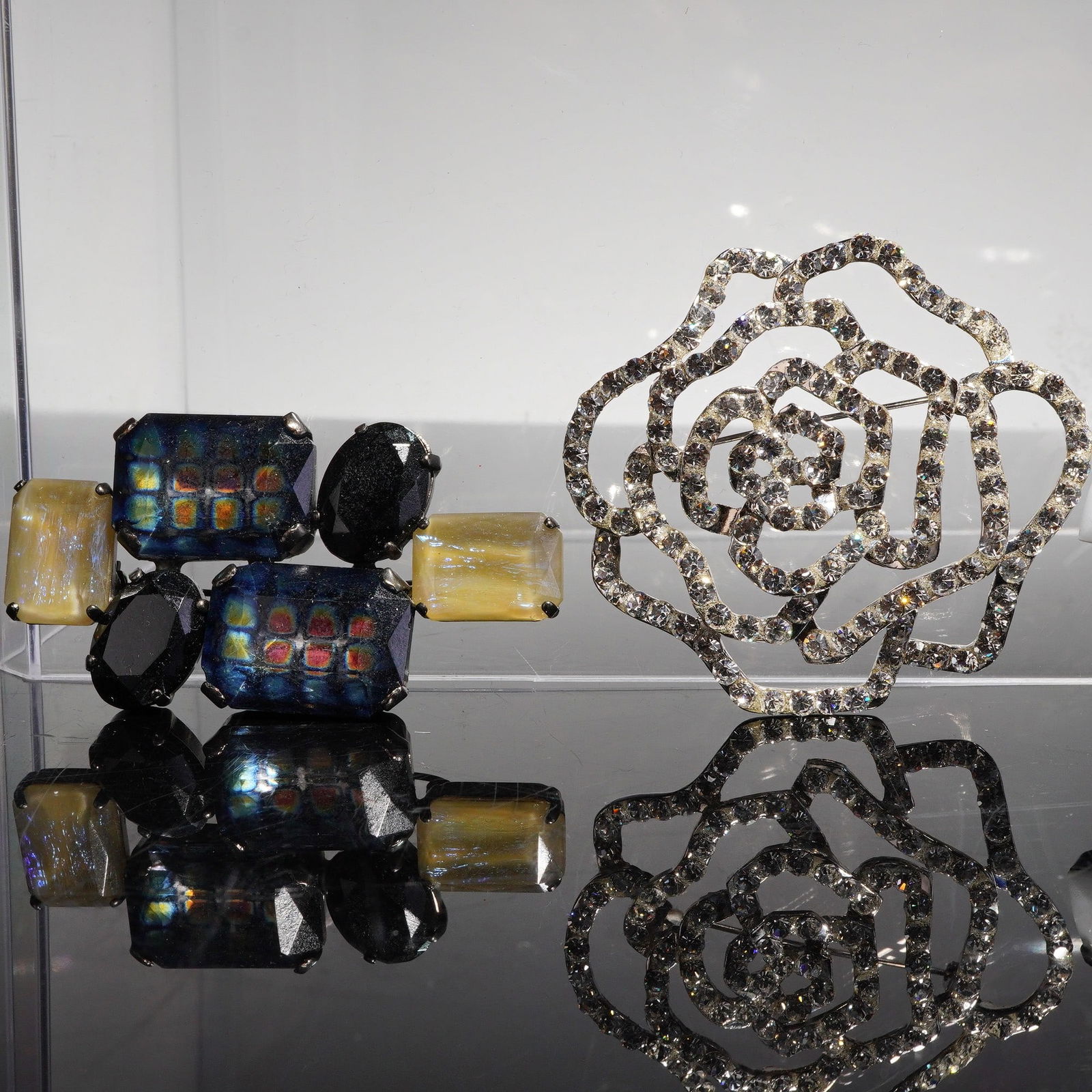 6pc Assorted Costume Brooches - 3