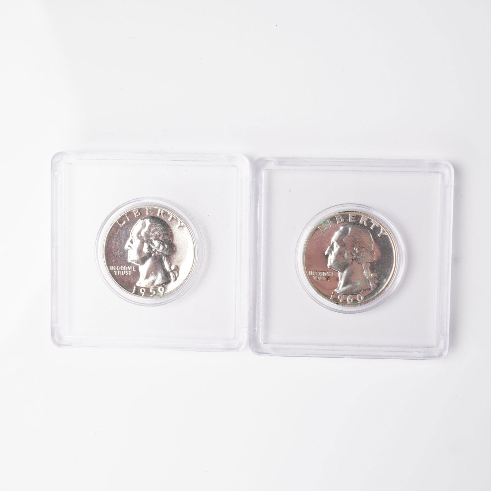 2pc 1959 & 1960 Washington Silver Quarters: A two-coin group of United States Washington silver quarters dated 1959 and 1960, both designed by John Flanagan. Each obverse depicts George Washington facing left with inscriptions LIBERTY, IN GOD