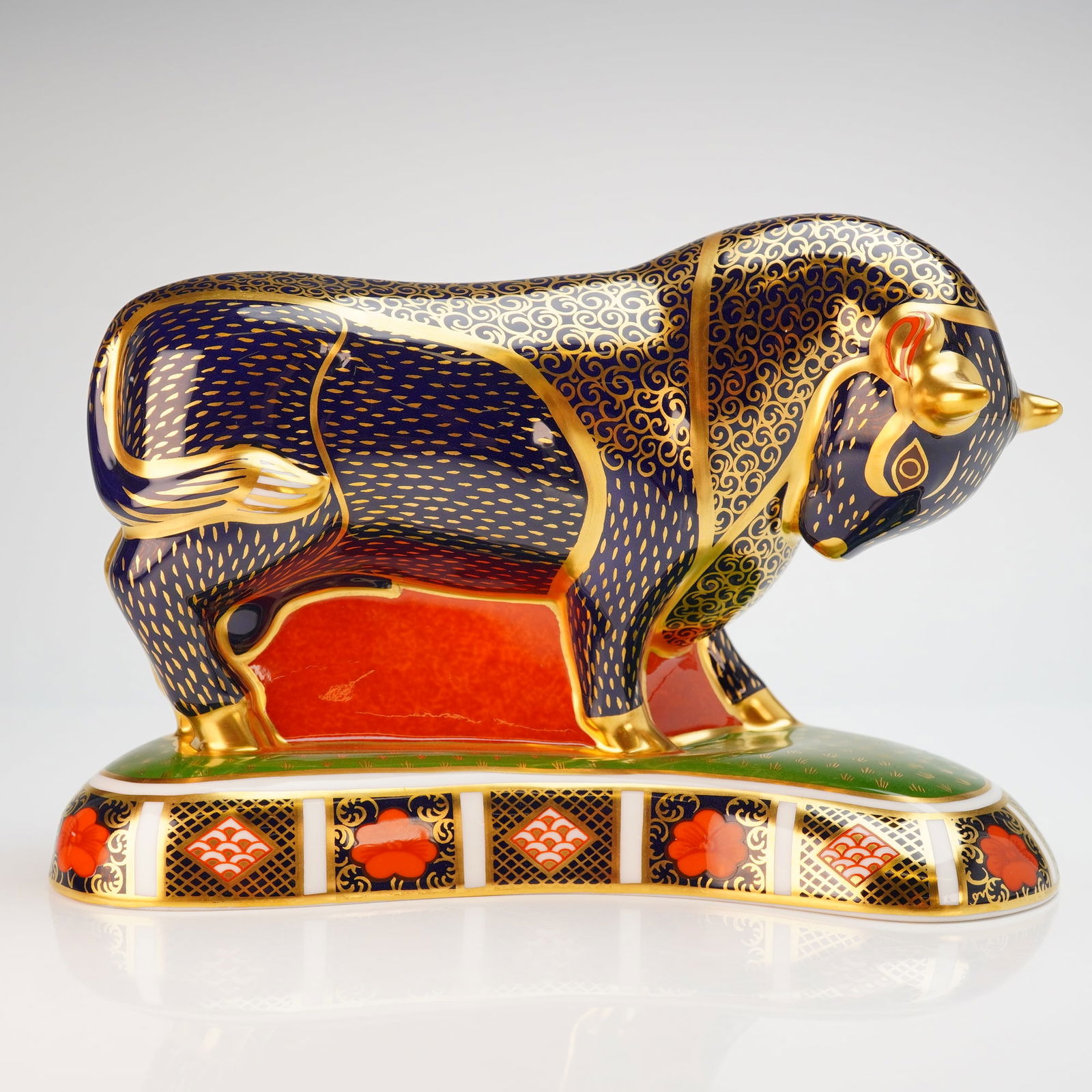 Royal Crown Derby Bull Paperweight with Box (1 of 5)