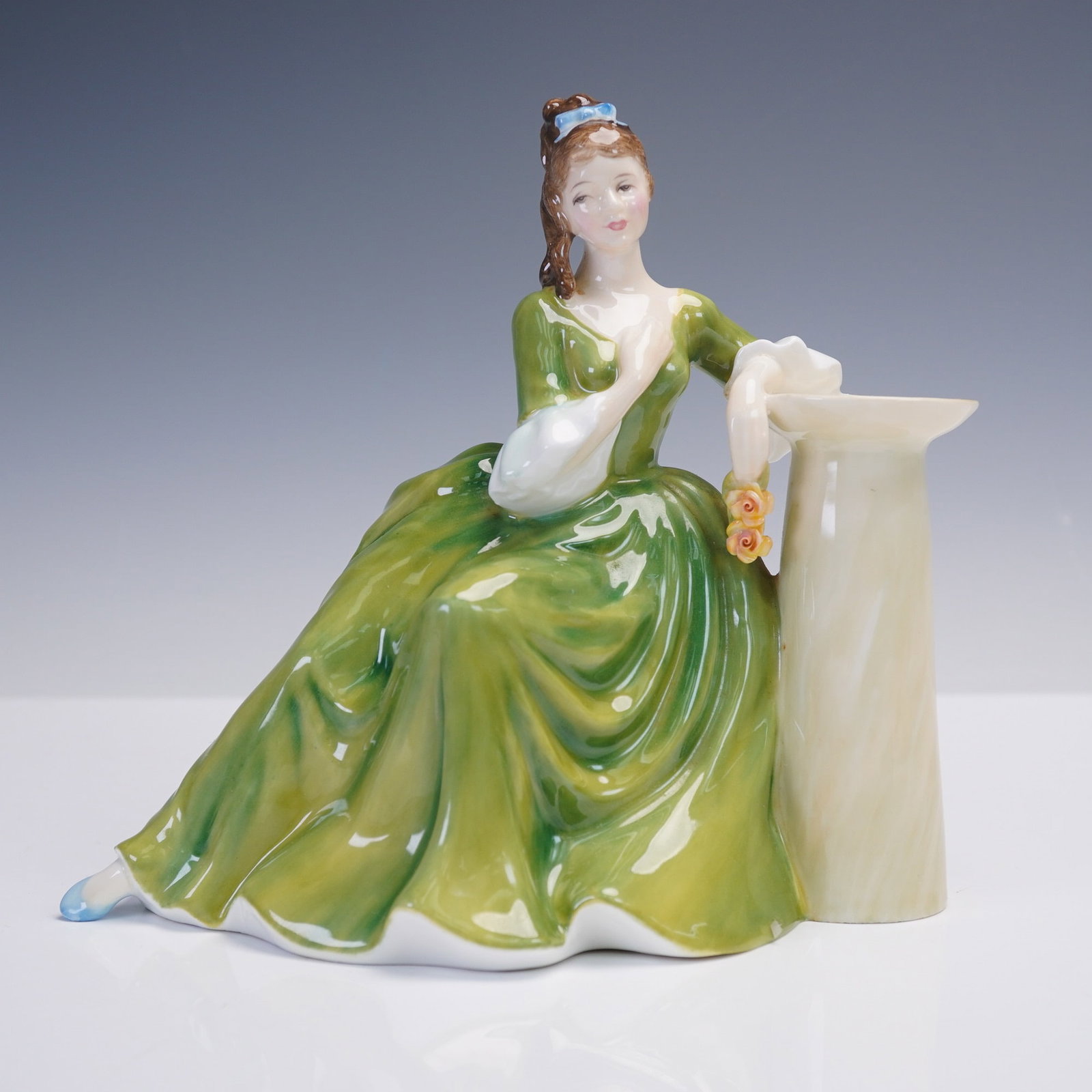 Royal Doulton Figurine Secret Thoughts HN2382 by Peggy Davies (1 of 6)