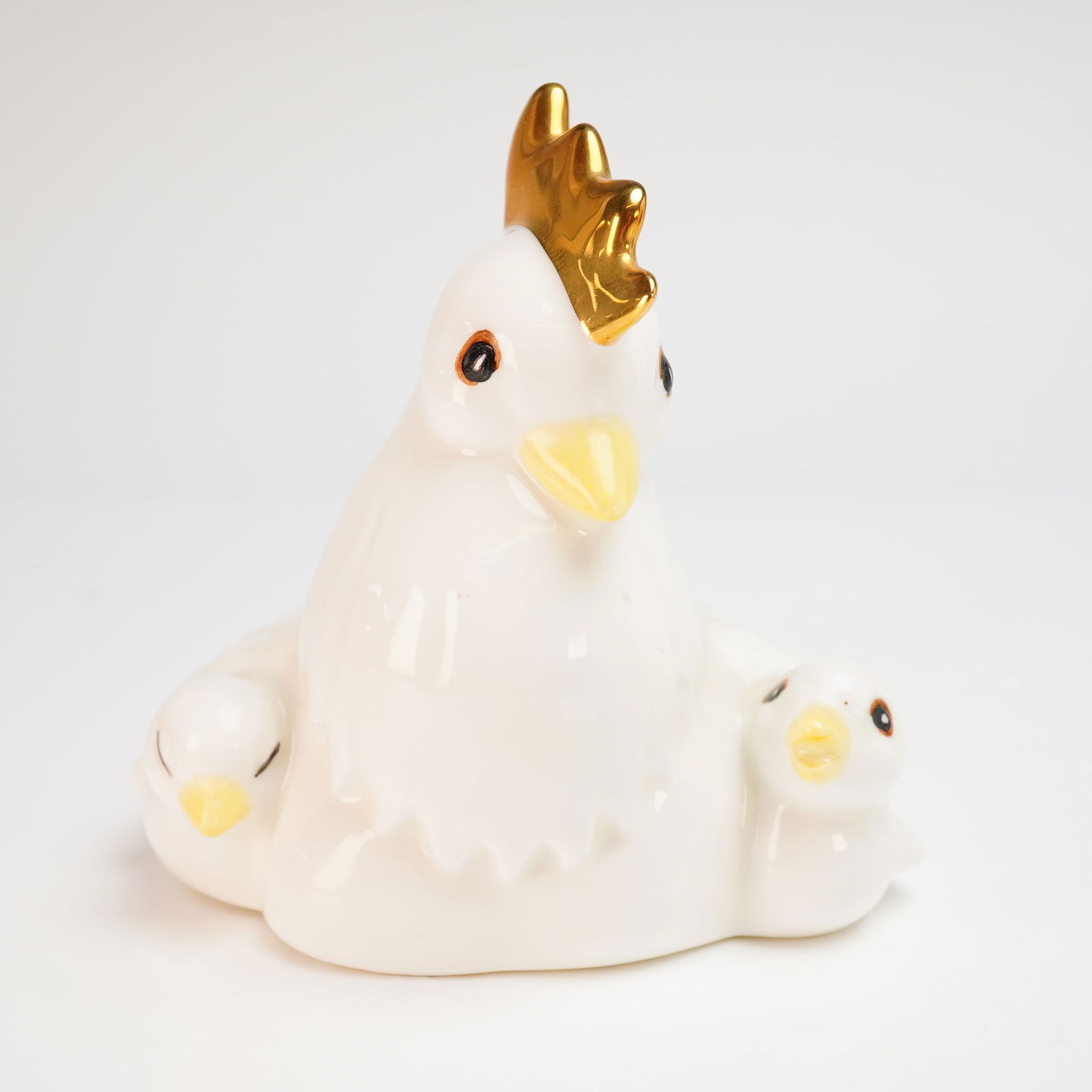Beswick Little Likeables LL1 Family Gathering Bone China Figurine: A John Beswick bone china figurine titled Family Gathering from the Little Likeables series, model LL1. This piece, manufactured in England, depicts a white hen with several chicks. The figurine featu