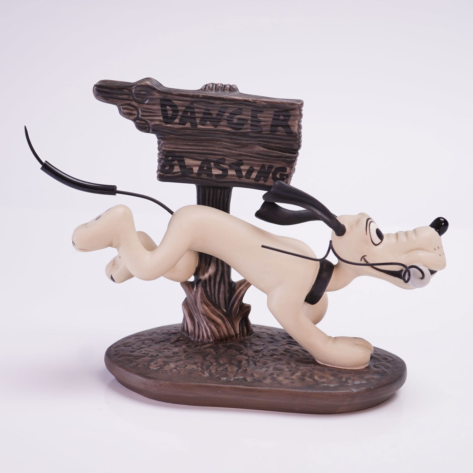 Walt Disney Classics Collection Dynamite Dog Pluto Figurine (1 of 4)